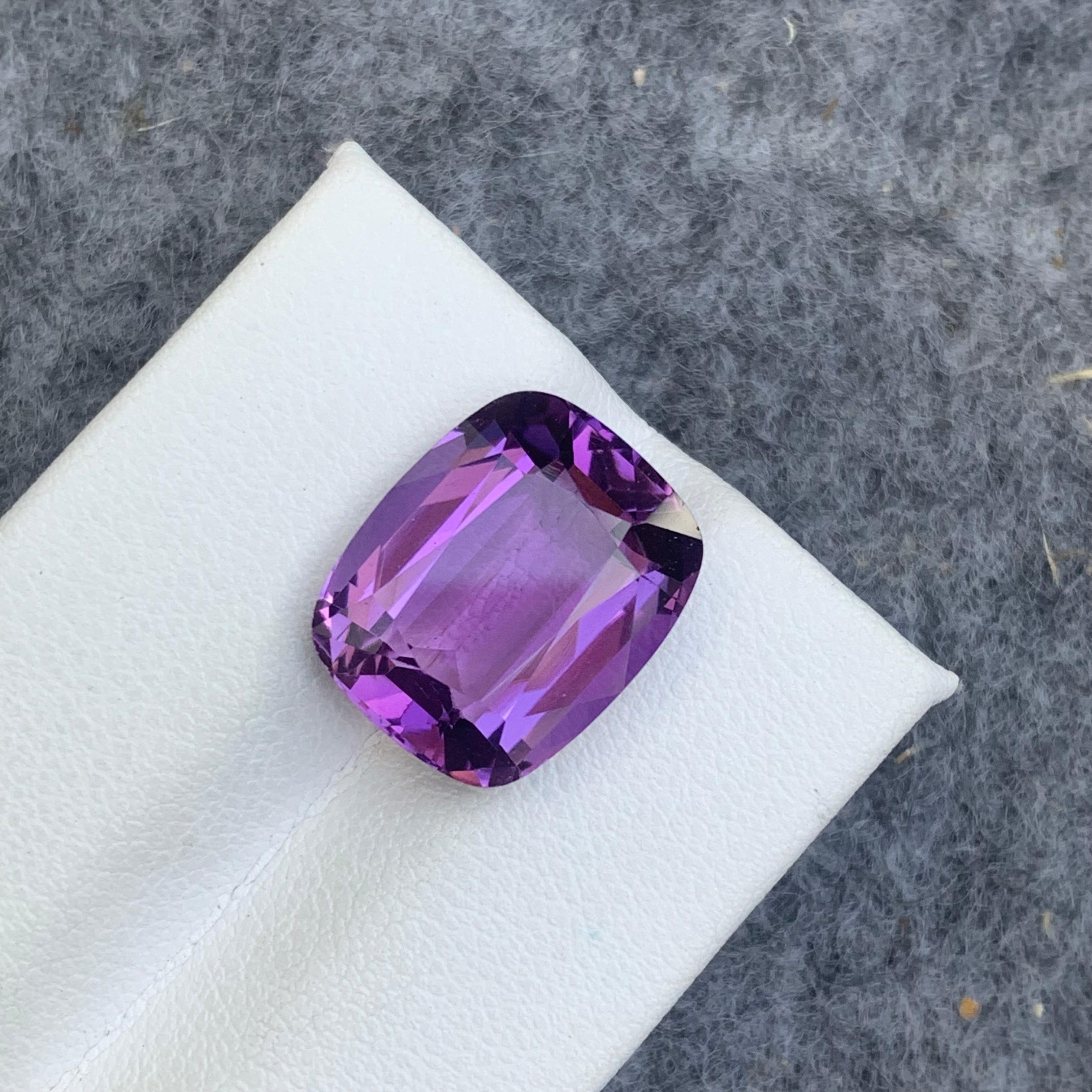 Superbe améthyste violette naturelle non sertie de 9,10 carats provenant du Brésil  en vente 9