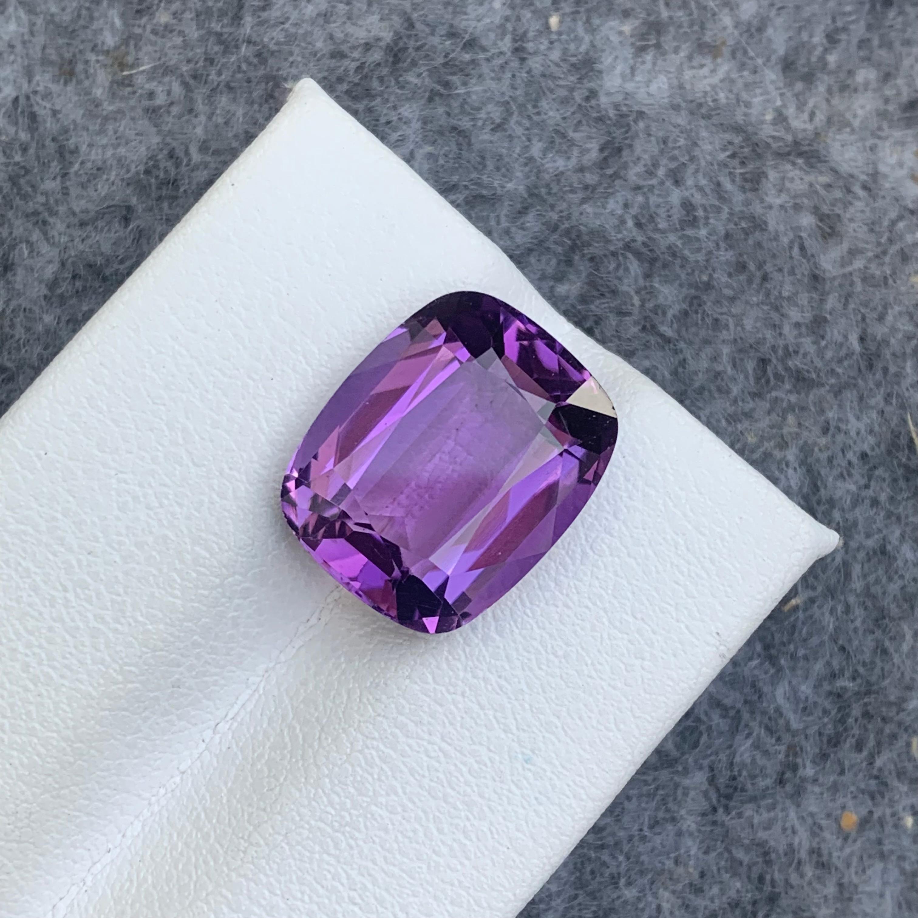 Superbe améthyste violette naturelle non sertie de 9,10 carats provenant du Brésil  en vente 10