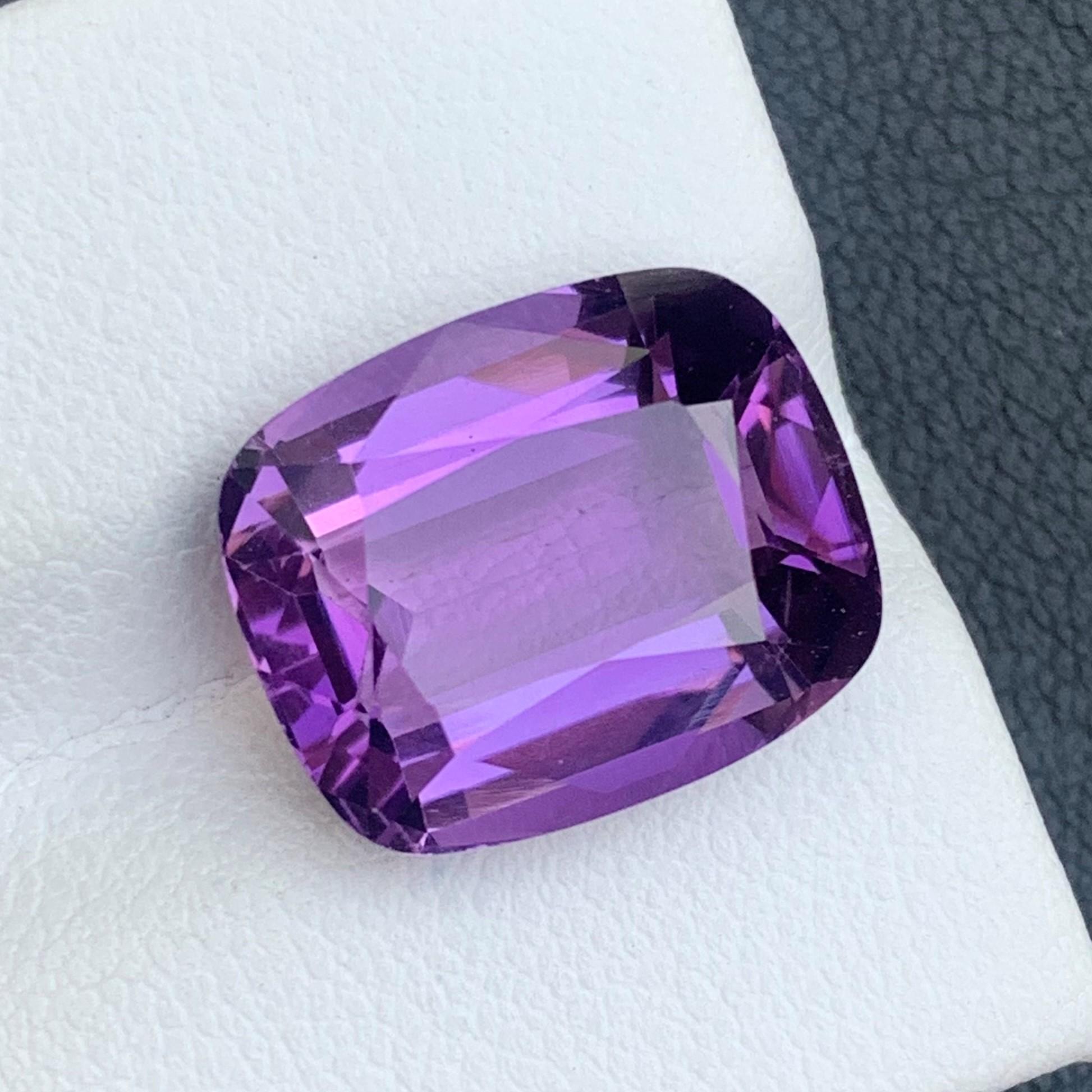 Arts and Crafts Gorgeous 9.10 Carat Natural Loose Purple Amethyst Gemstone from Brazil For Sale