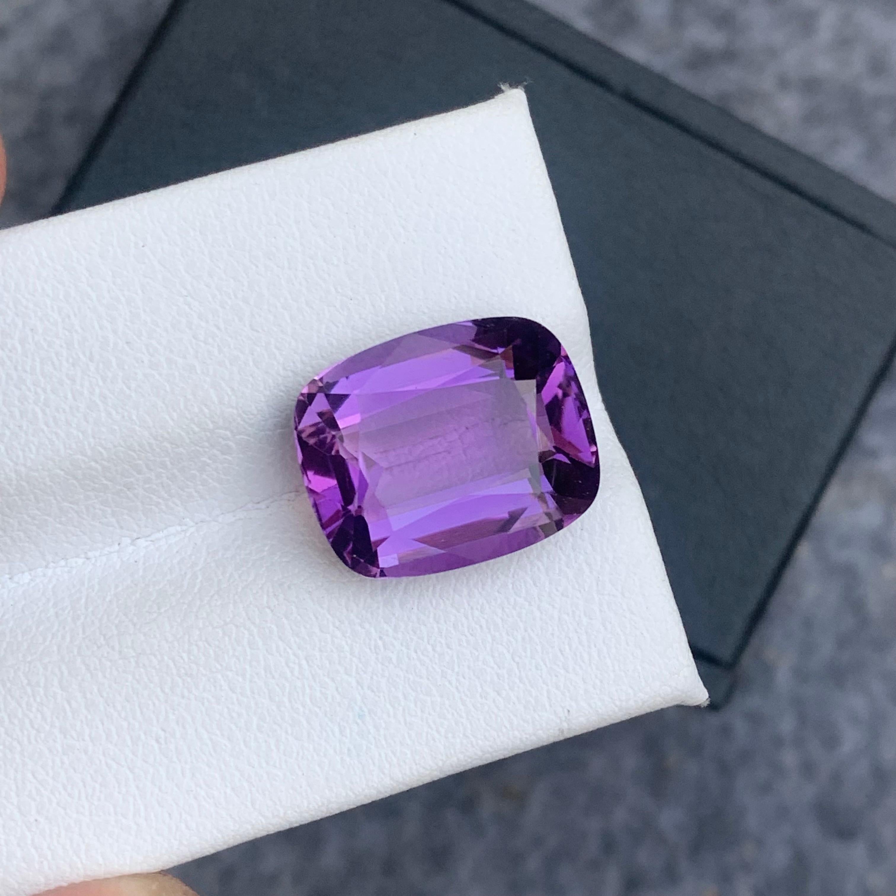 Gorgeous 9.10 Carat Natural Loose Purple Amethyst Gemstone from Brazil In New Condition For Sale In Peshawar, PK