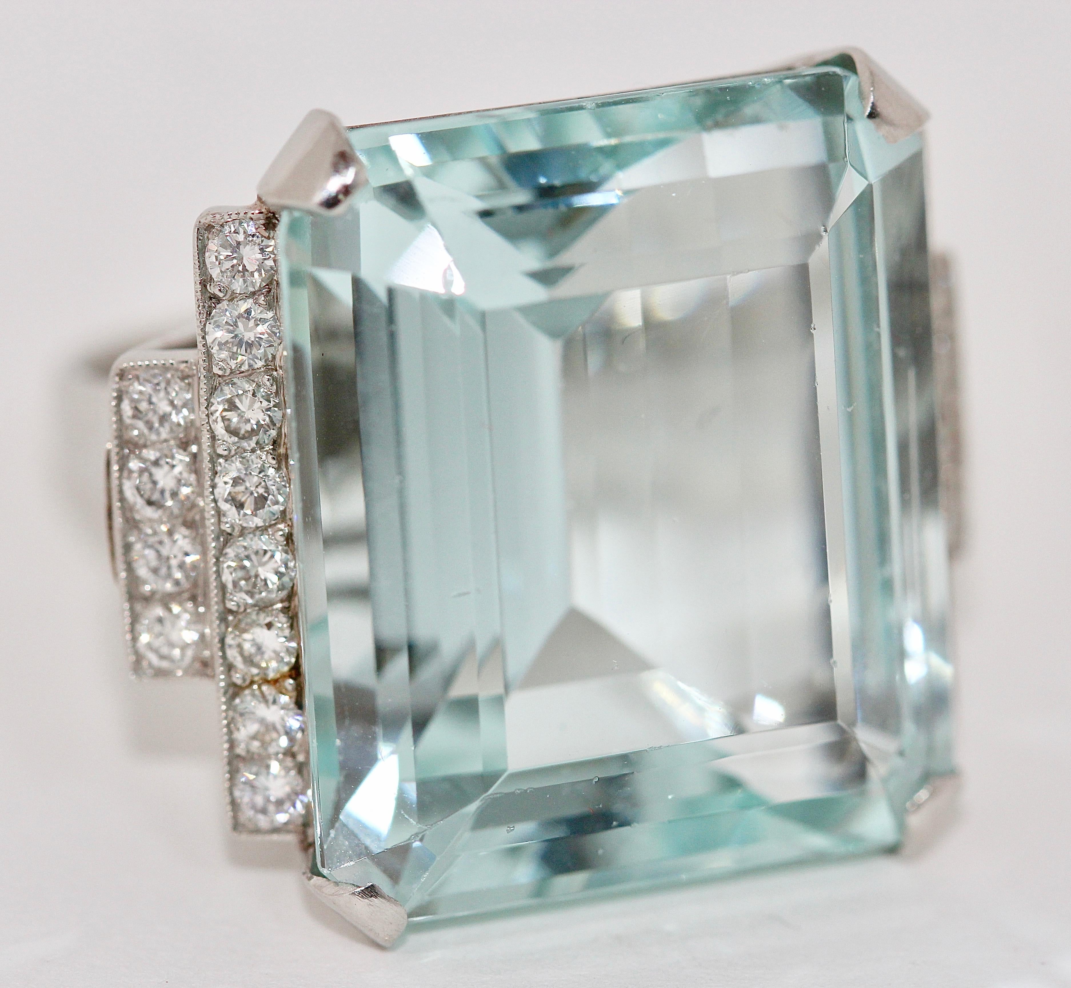 Gorgeous 950 platinum ring with large faceted aquamarine and 24 diamonds in TOP quality.

The dimensions of the aquamarine are L 22.3 x W 19.17 x H 11.91 mm.
Approx. 34.8 carats.