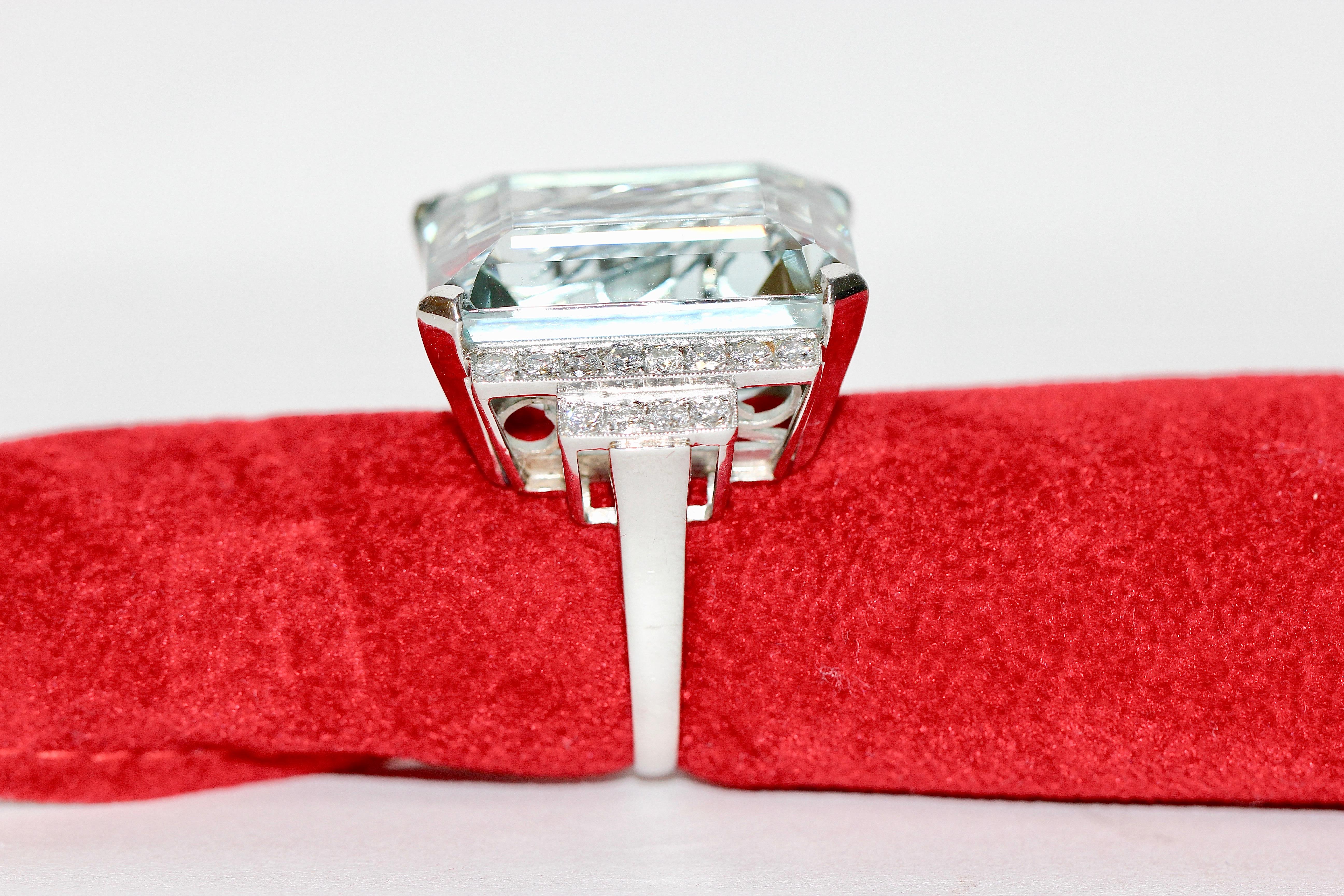 Gorgeous 950 Platinum Ring with Large 34.8ct Faceted Aquamarine and 24 Diamonds For Sale 1
