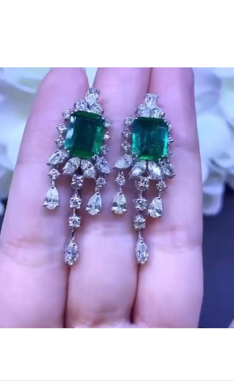 AIG Certified 6.08 Carats Zambian Emeralds. 3.72 Ct Diamonds 18K Gold Earrings  In New Condition For Sale In Massafra, IT