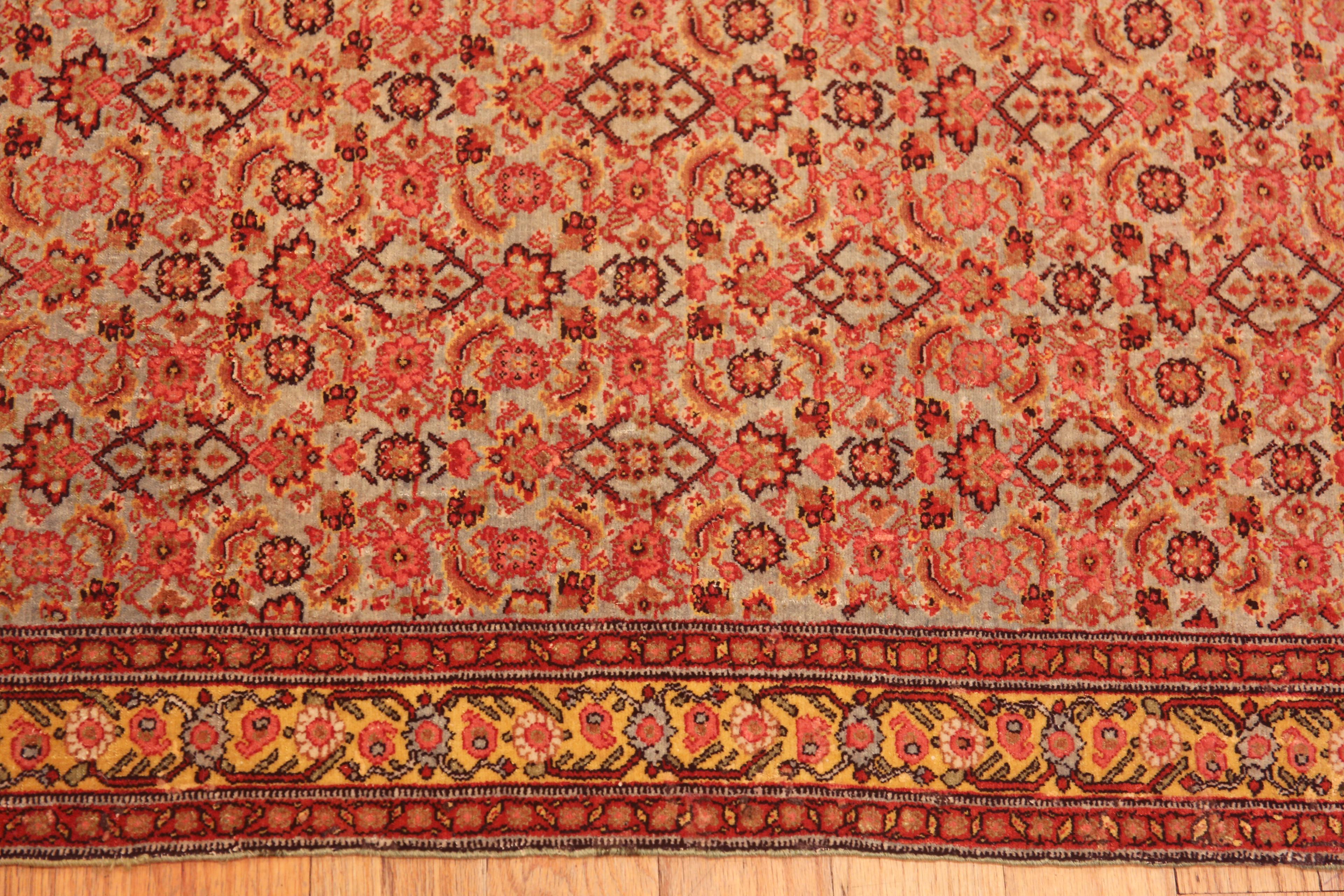 Wunderschöner antiker persischer Senneh-Teppich in Allover-Design 4'2