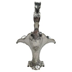 Preciosa cesta de plata estilo Martelé Art Nouveau americano