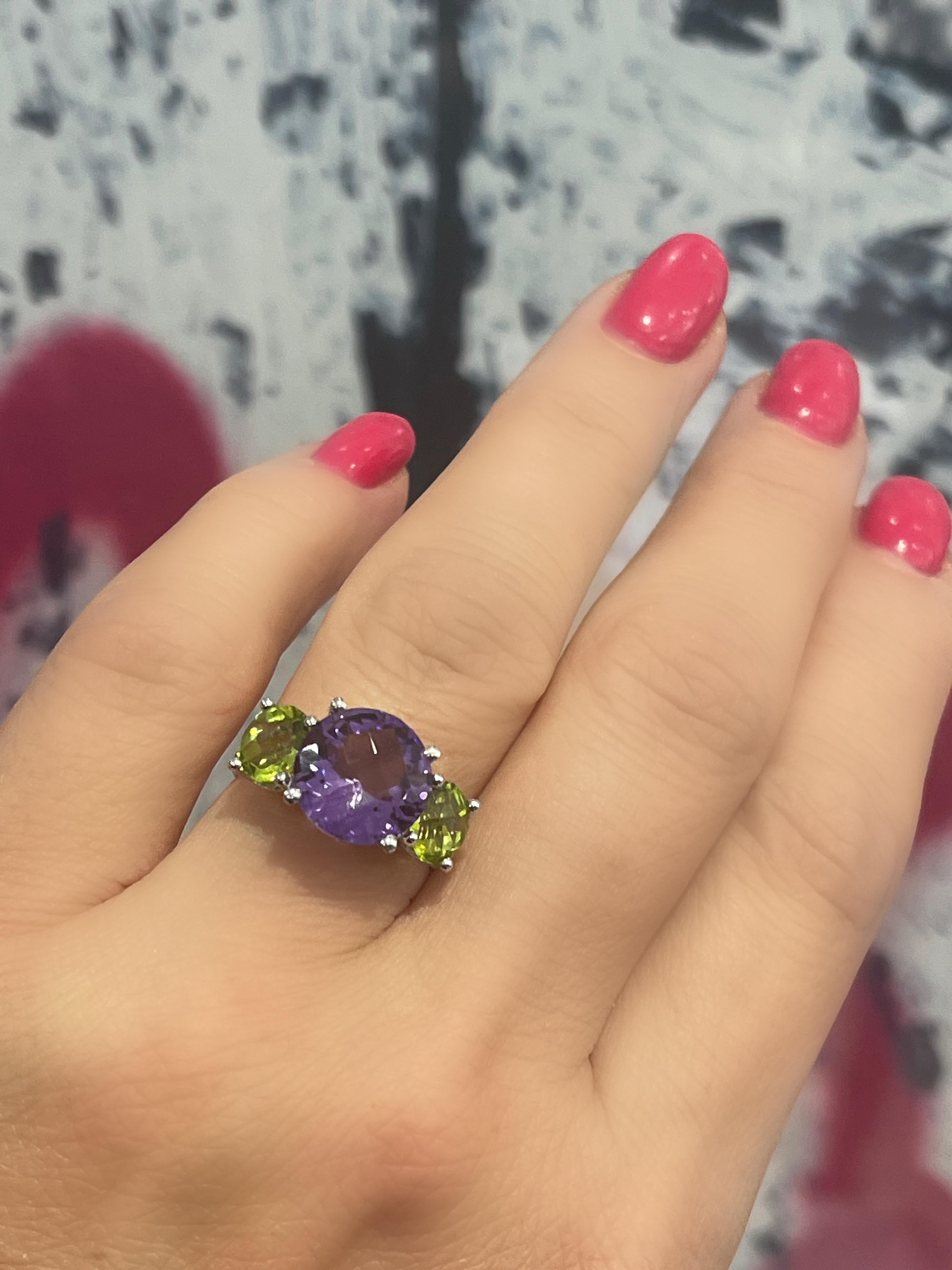 Gorgeous Amethyst And Peridot Ring In 14k White Gold In Excellent Condition For Sale In Fort Lauderdale, FL