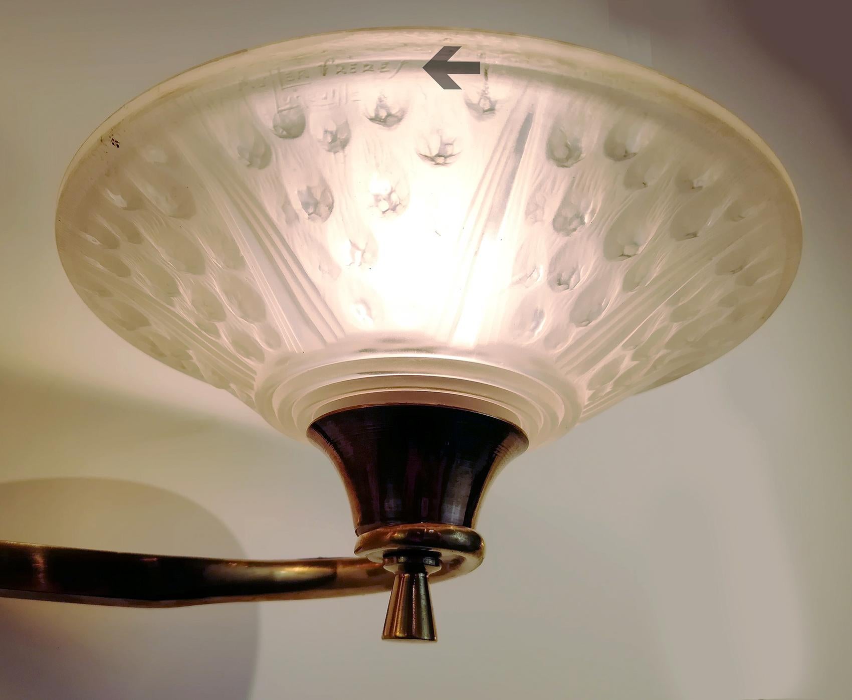 Splendida e rara coppia di applique francesi Art Déco firmate Muller Frères Luneville In condizioni buone in vendita a Beirut, LB