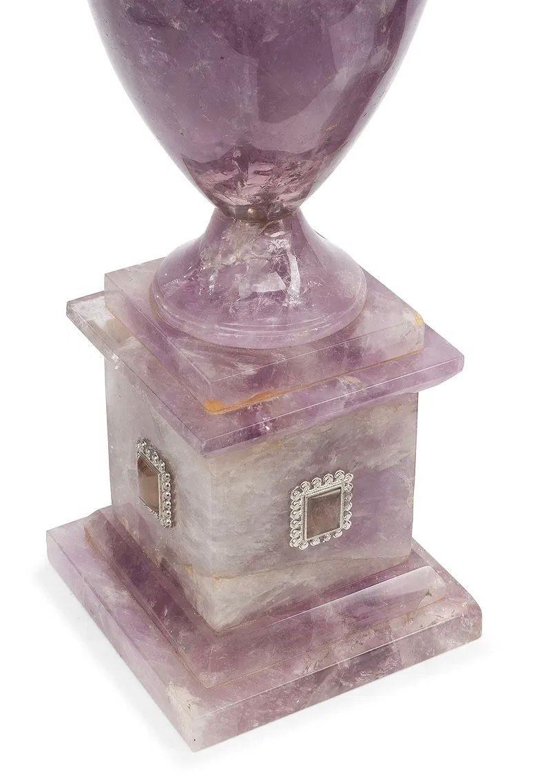 Gorgeous and Rare Pair of French Neo-Classical Urns (Amethyst) im Angebot