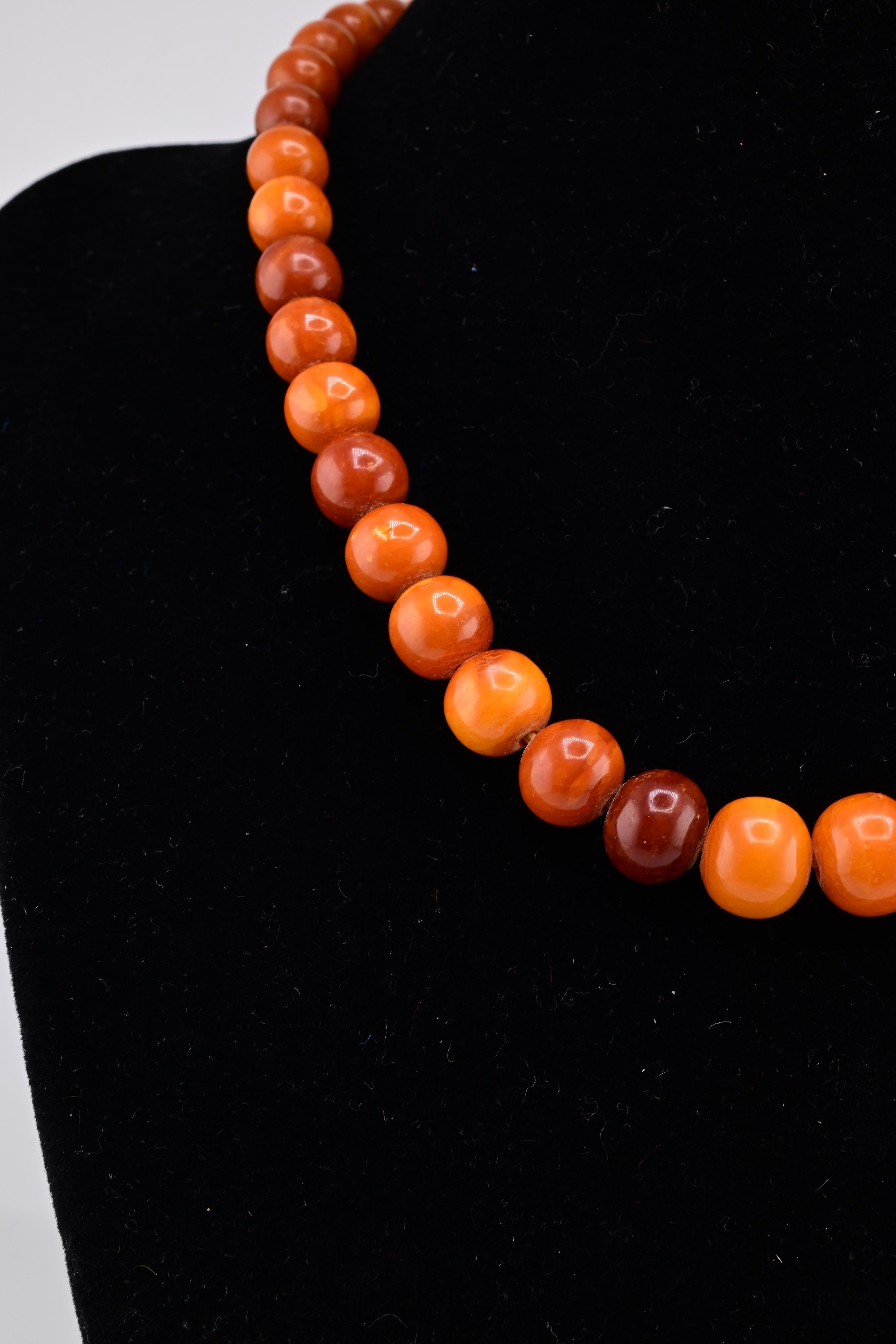 Gorgeous Antique Butterscotch Amber Necklace Ottoman Beads 15.17 Grams In Good Condition For Sale In Media, PA