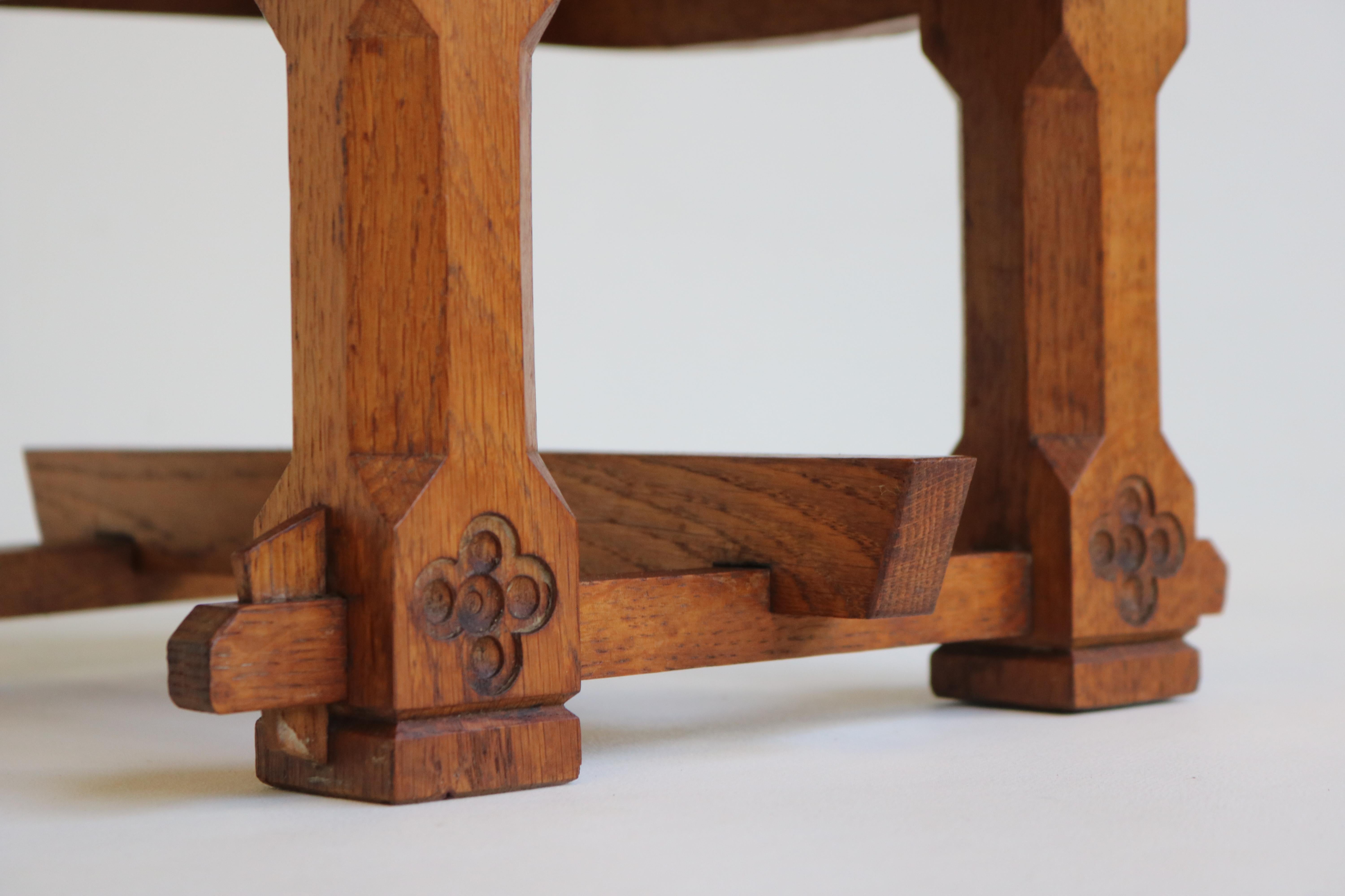 Gorgeous Antique Dutch Arts & Crafts Stool / Footstool in Carved Oak, 1900 In Good Condition For Sale In Ijzendijke, NL