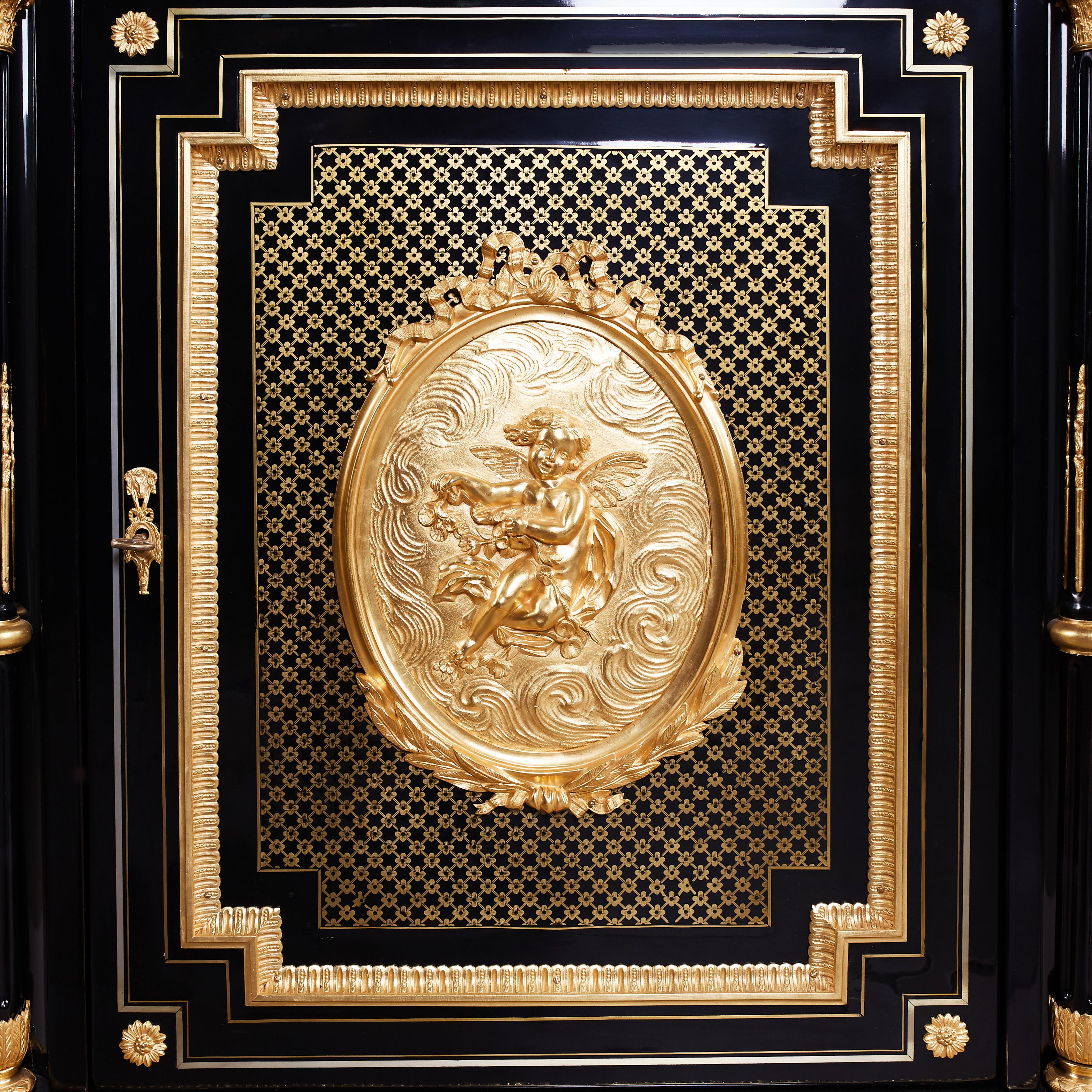 Ébène Magnifique cabinet ancien en ébonite et bronze doré en vente