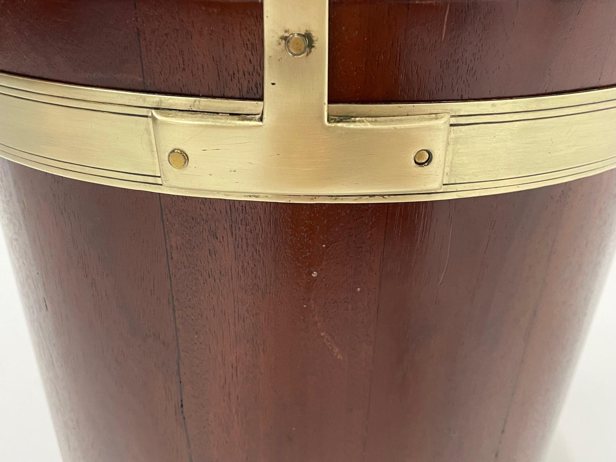 Gorgeous Antique Georgian Mahogany & Brass Peat Bucket with Liner In Good Condition In Hopewell, NJ