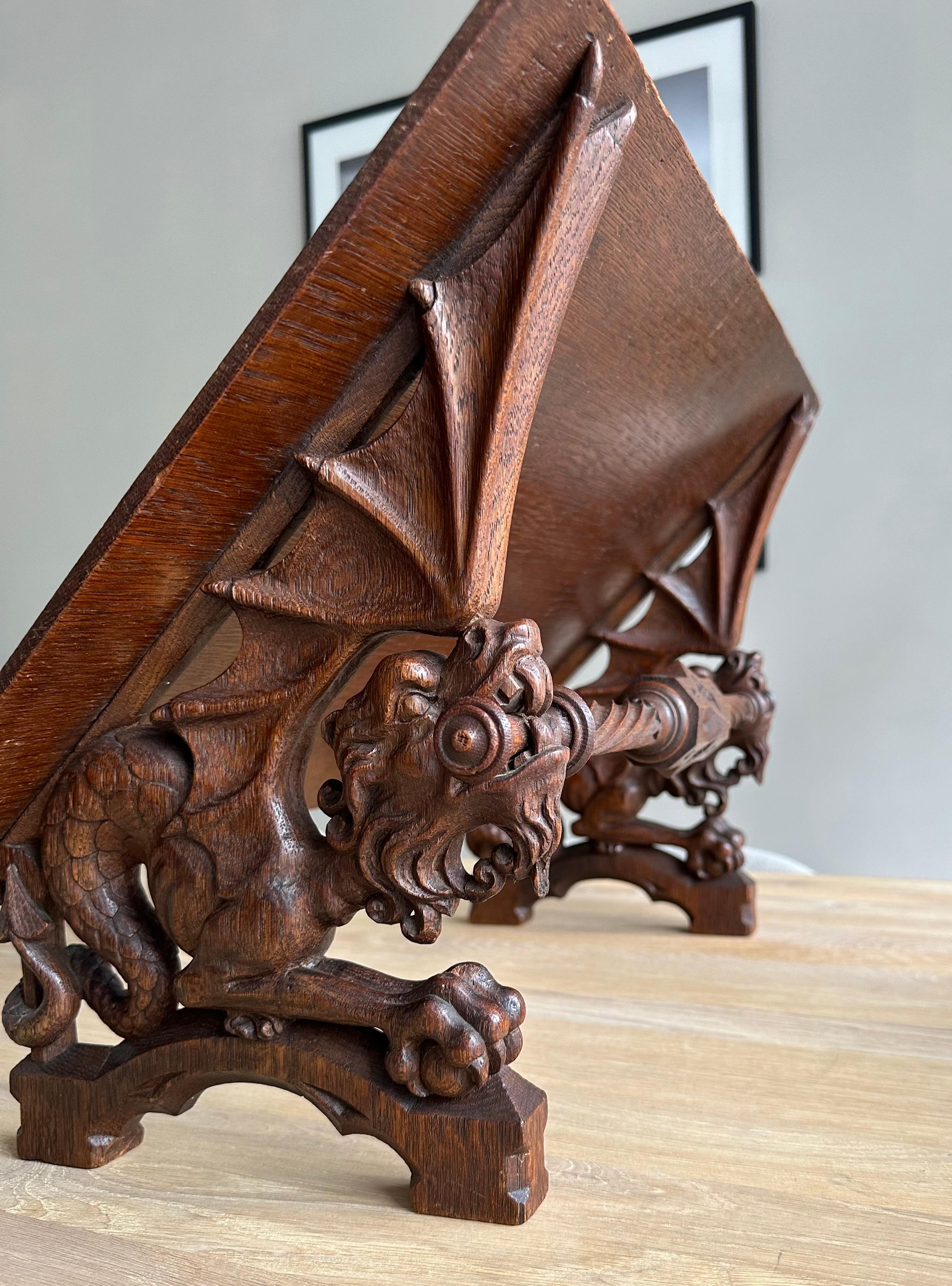 Gorgeous Antique Hand Carved Oak Gothic Revival Bible Stand w. Dragon Sculptures In Good Condition In Lisse, NL
