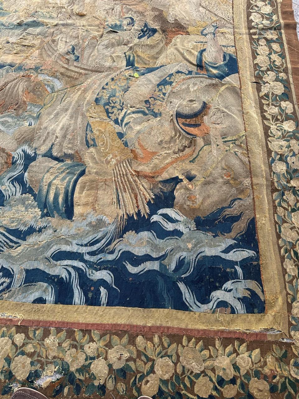 Tissé à la main Magnifique tapisserie ancienne d'Aubusson du 17ème siècle représentant une scène de bataille historique en vente