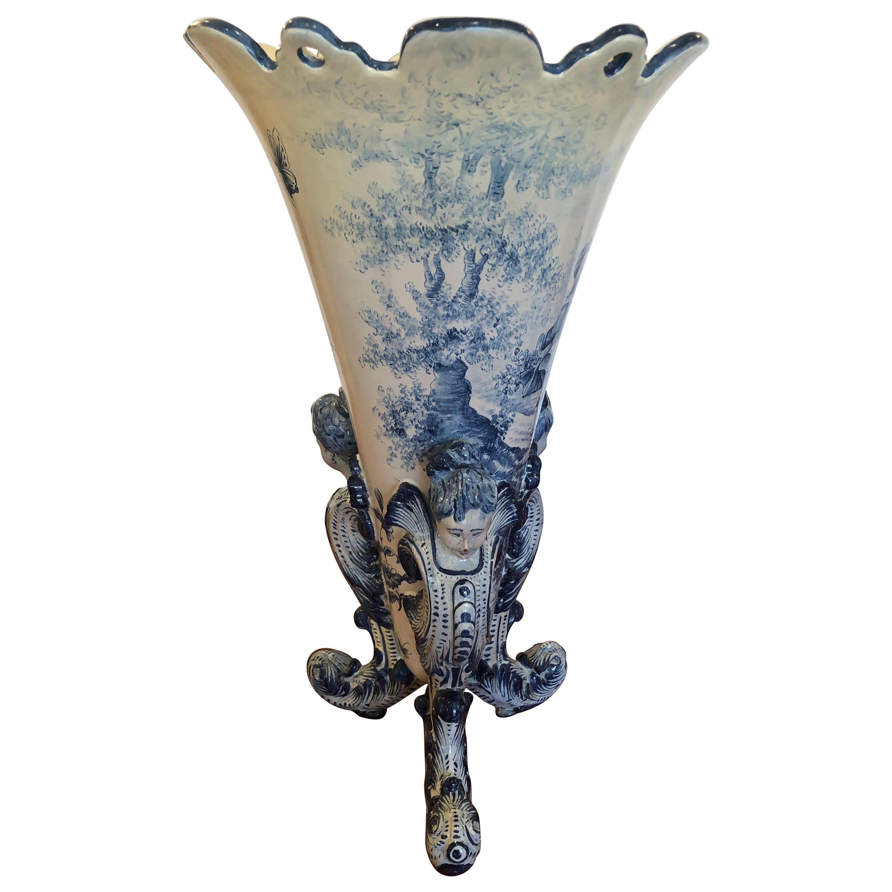 Magnifique grand vase figuratif italien ancien en céramique bleue et blanche