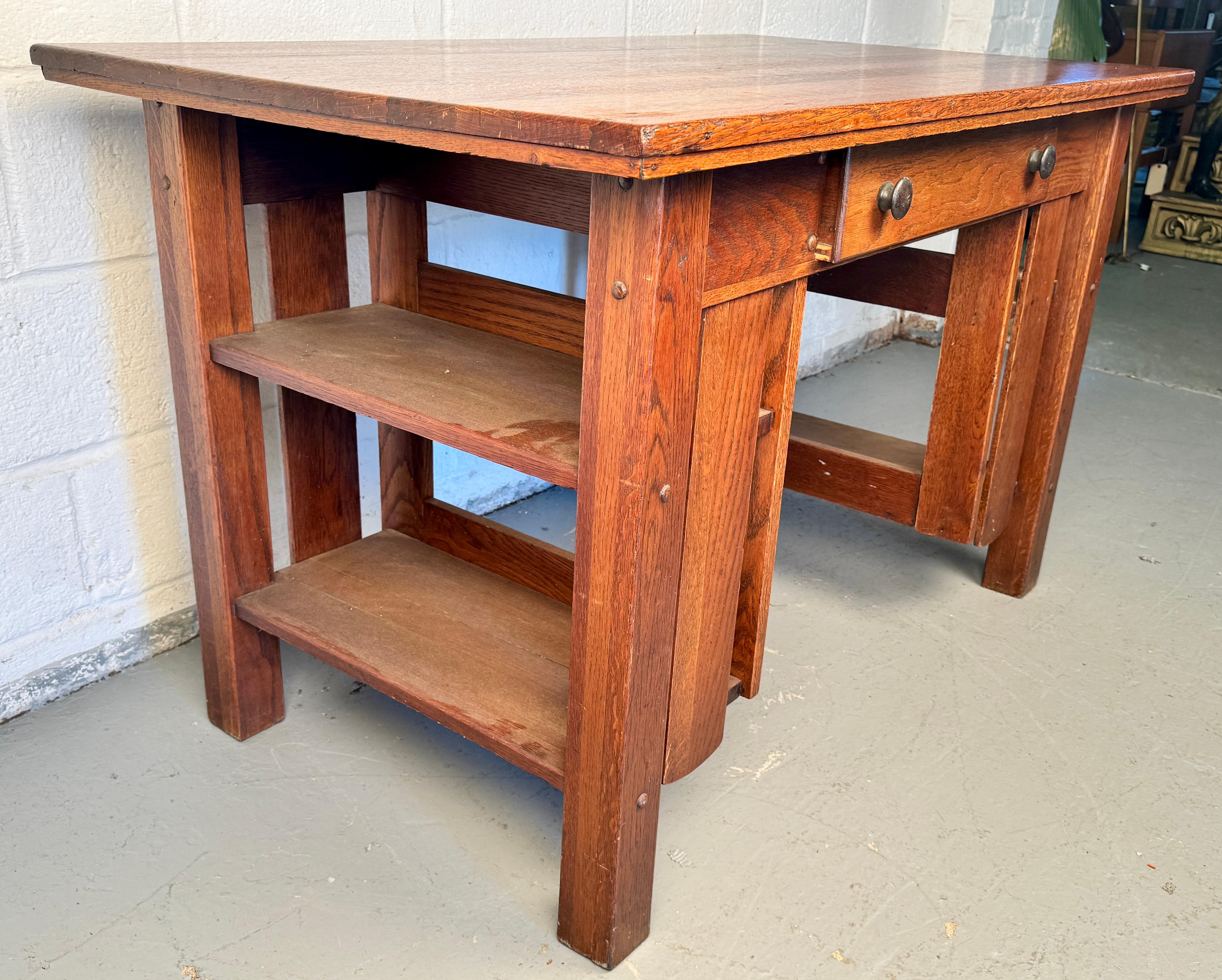 Splendida scrivania antica Mission Arts & Crafts in Oak In condizioni buone in vendita a Brooklyn, NY