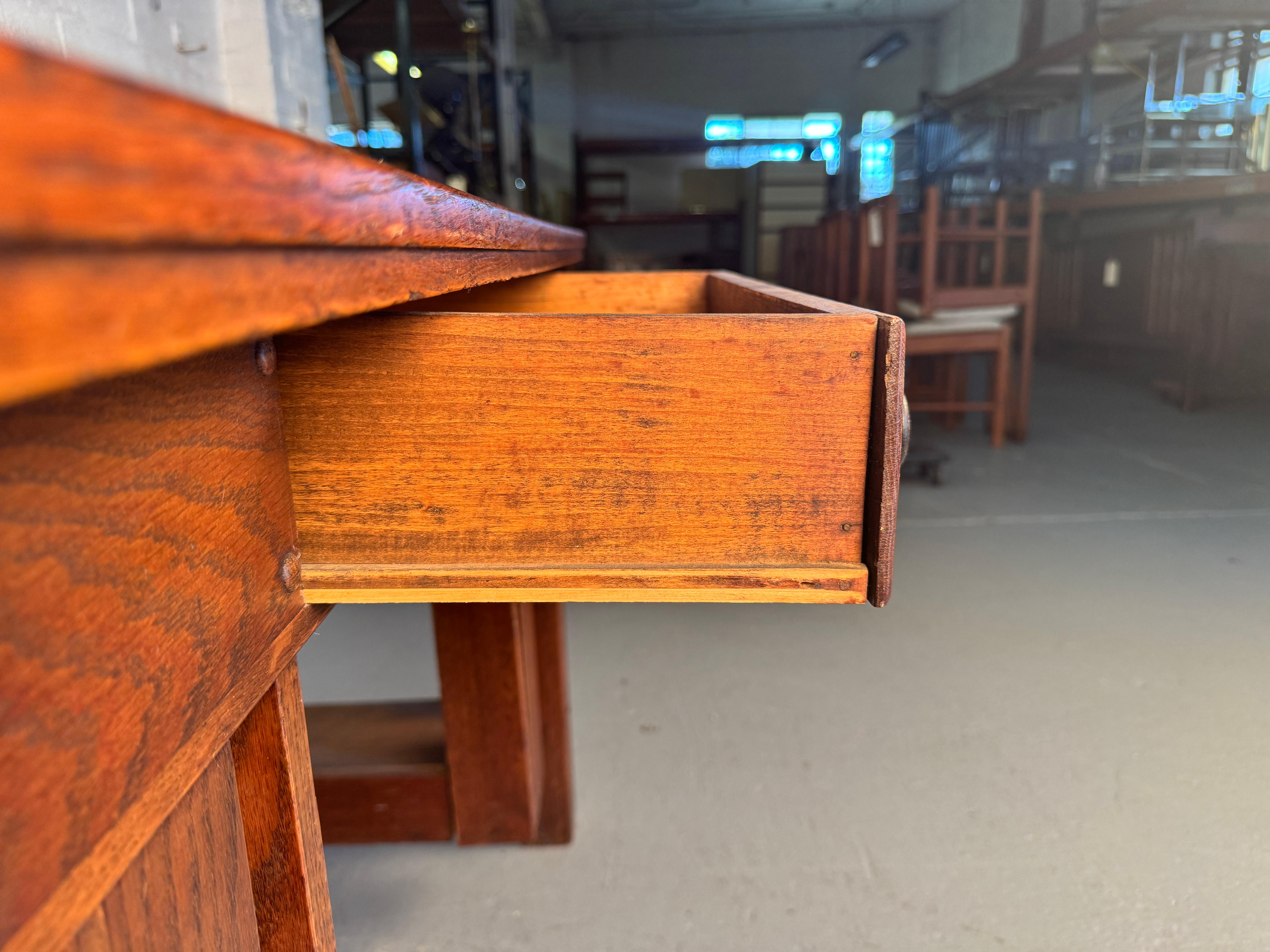 XX secolo Splendida scrivania antica Mission Arts & Crafts in Oak in vendita