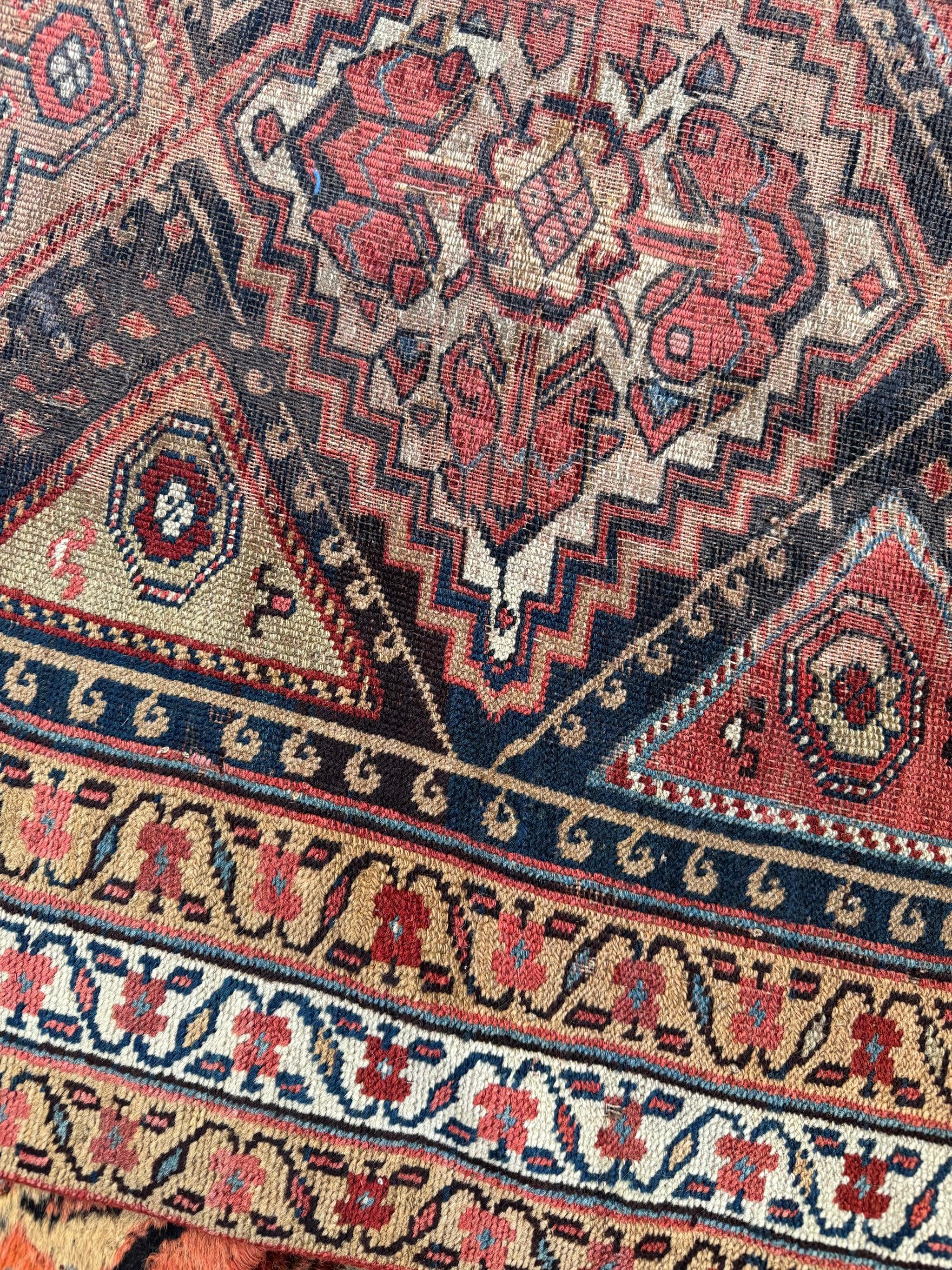 Wunderschöner antiker Stammes-Textil-Läufer, ca. 1920er Jahre (Handgeknüpft) im Angebot