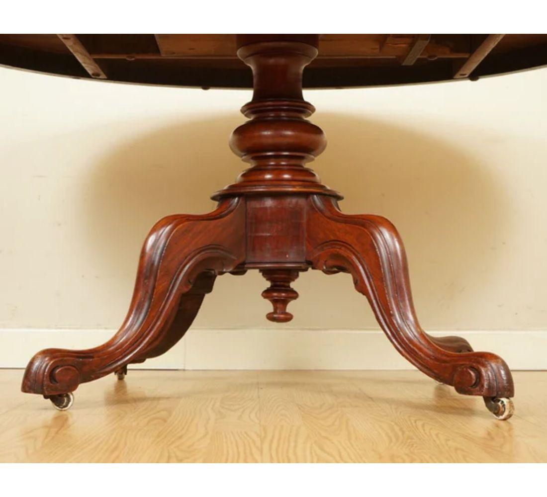 Gorgeous Antique Victorian Walnut Oval Carved Legs Circa 1840's 3