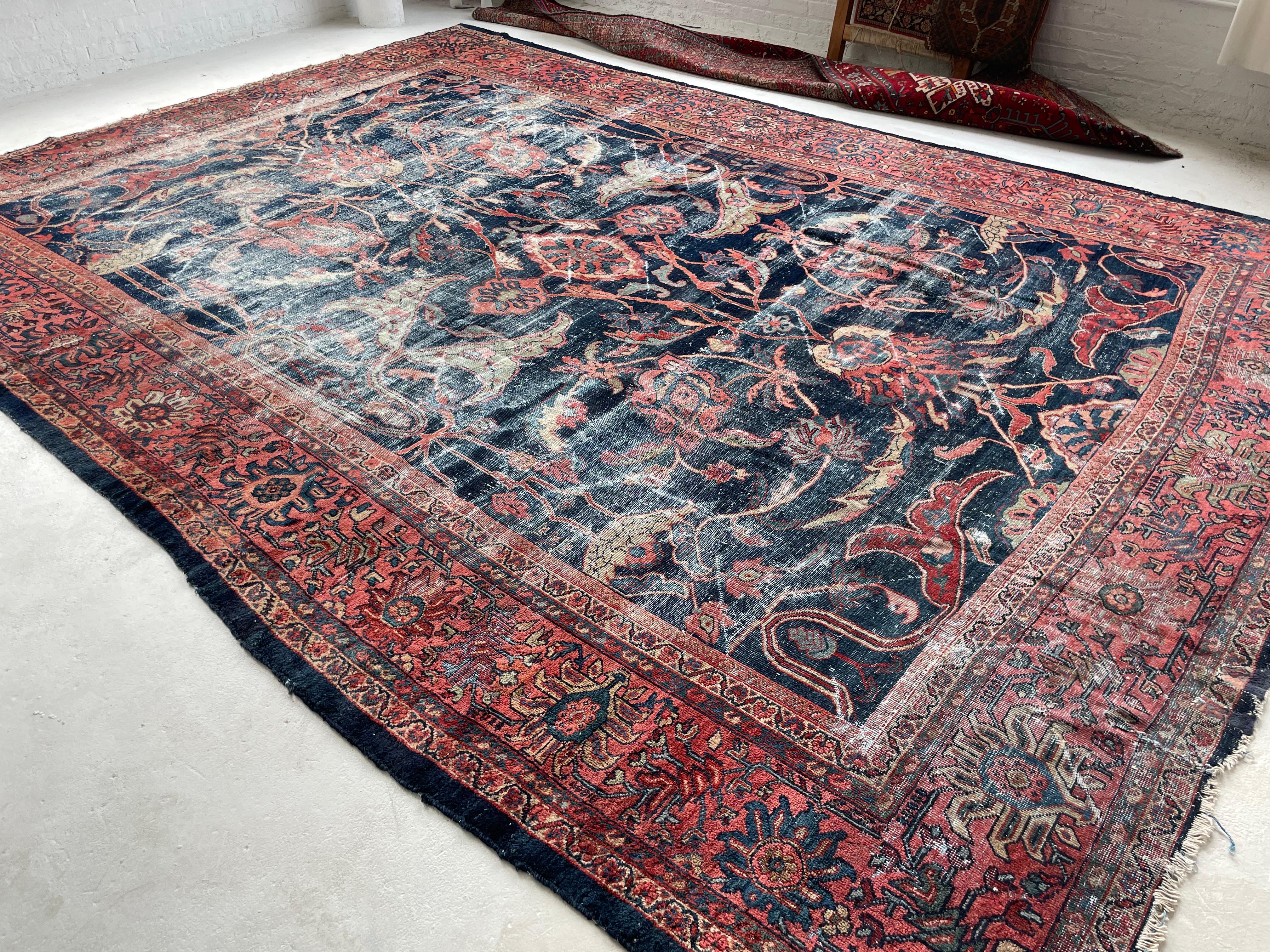 20th Century Gorgeous Arabesque Antique Persian Mahal with Large Spiraling Root & Vine Design For Sale