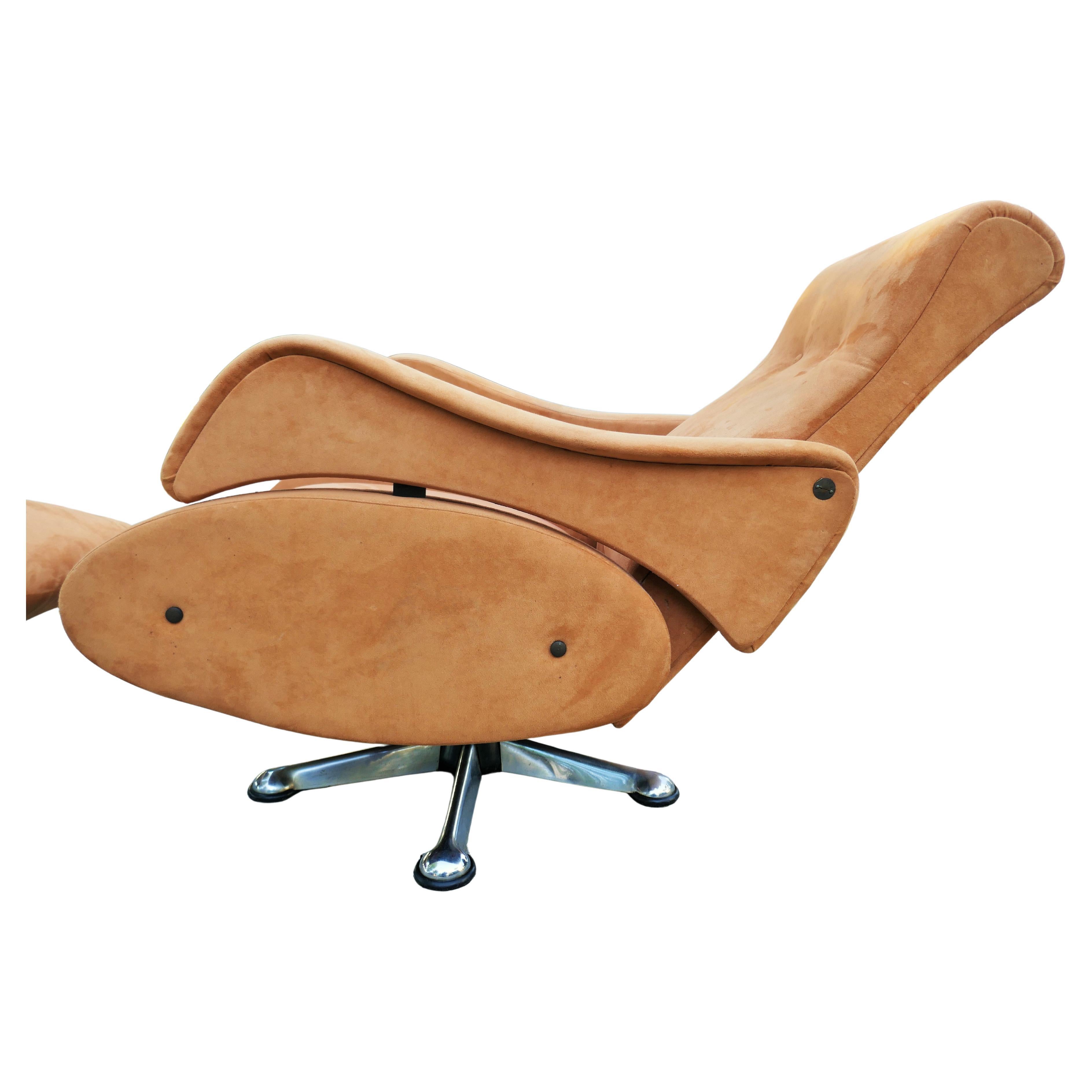 Mid-Century moderno Gorgeous Reclining Chair with Ottoman in vendita