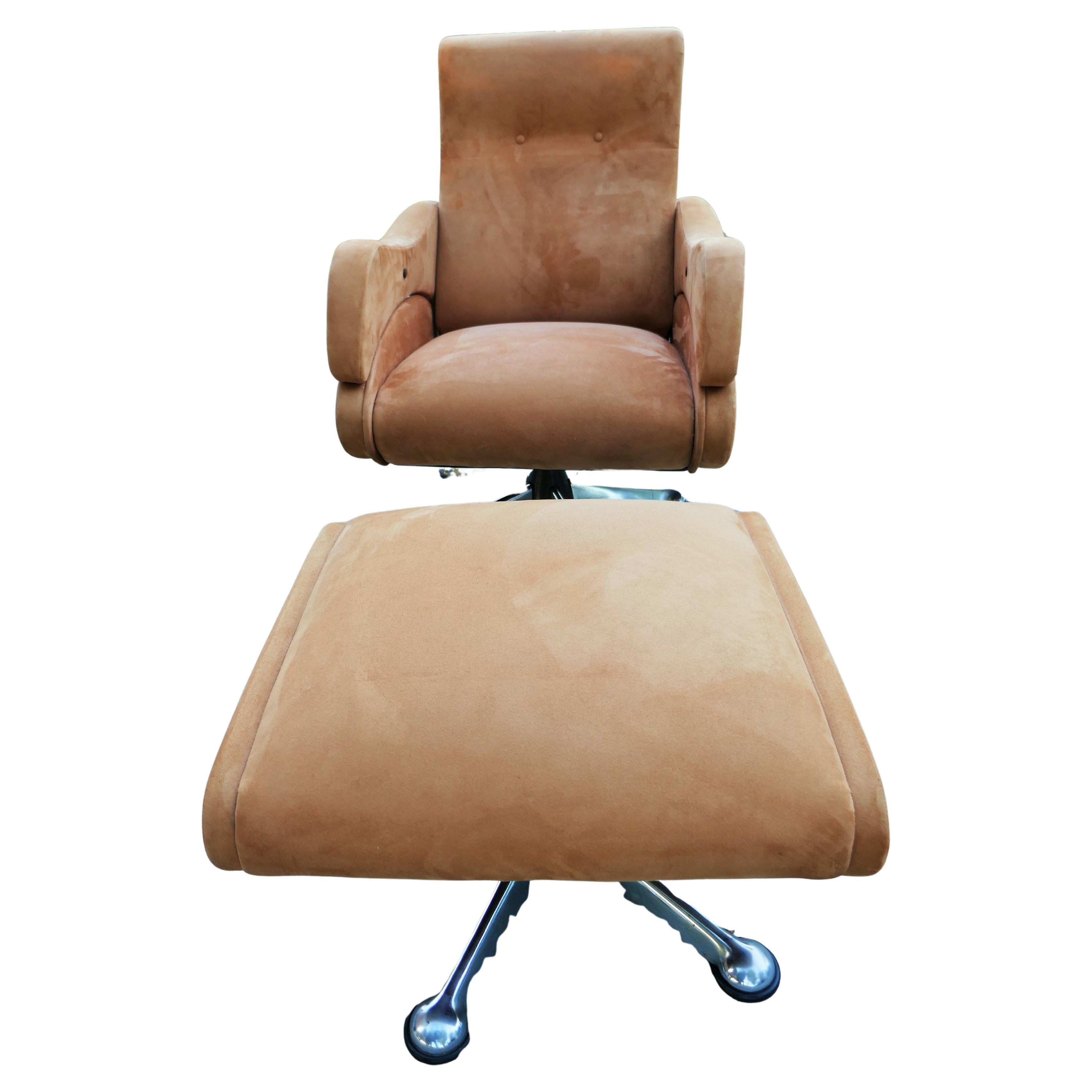 Acciaio Gorgeous Reclining Chair with Ottoman in vendita