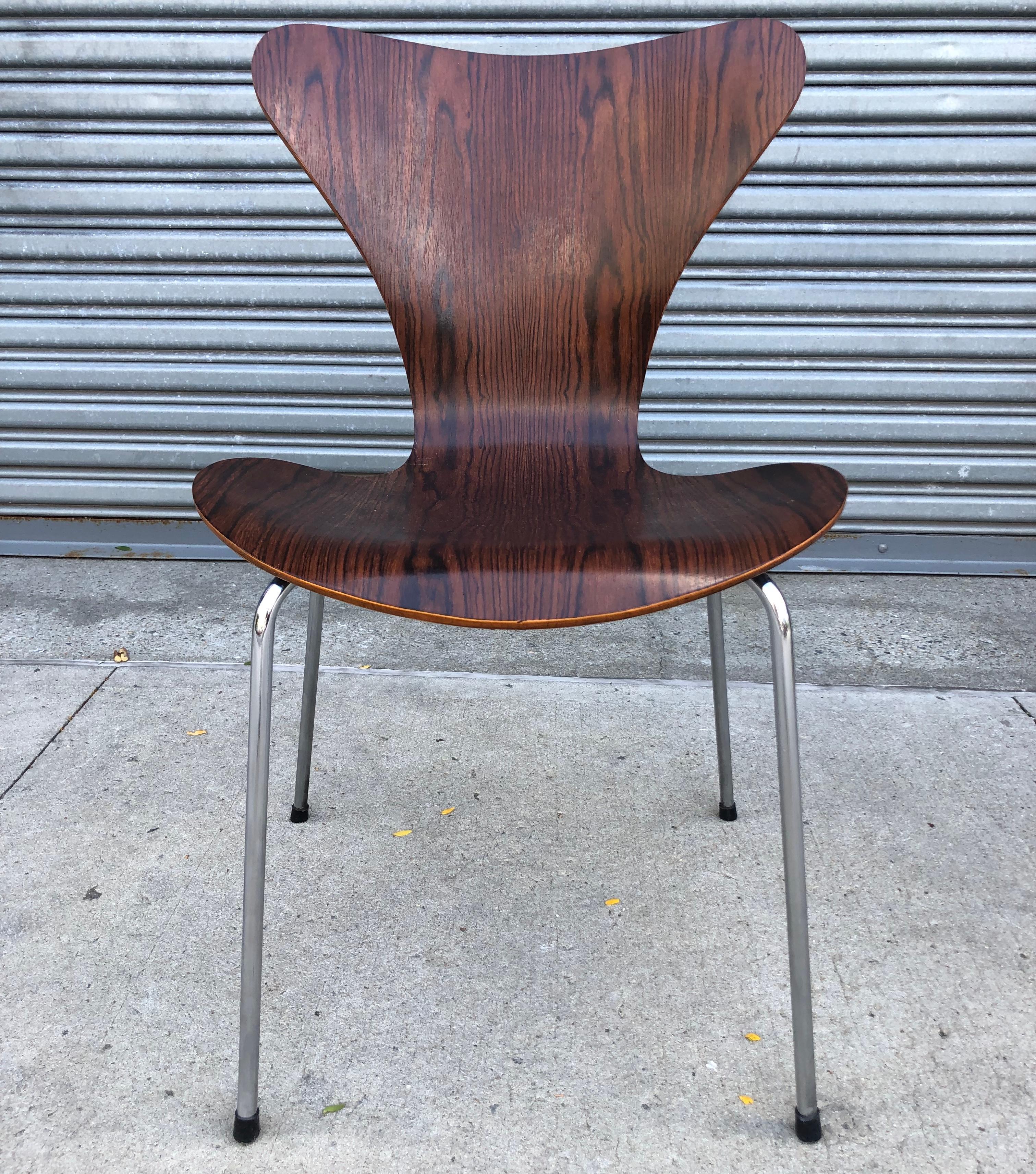 Gorgeous Arne Jacobsen Series 7 Chair 4