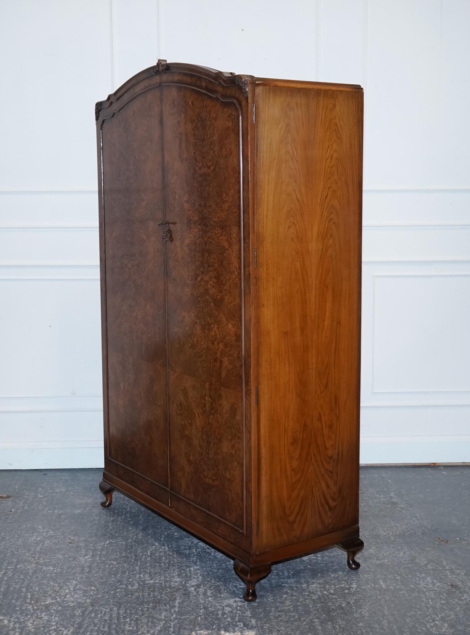 Magnifique armoire double art déco en loupe de ronce avec moulure en vente 6