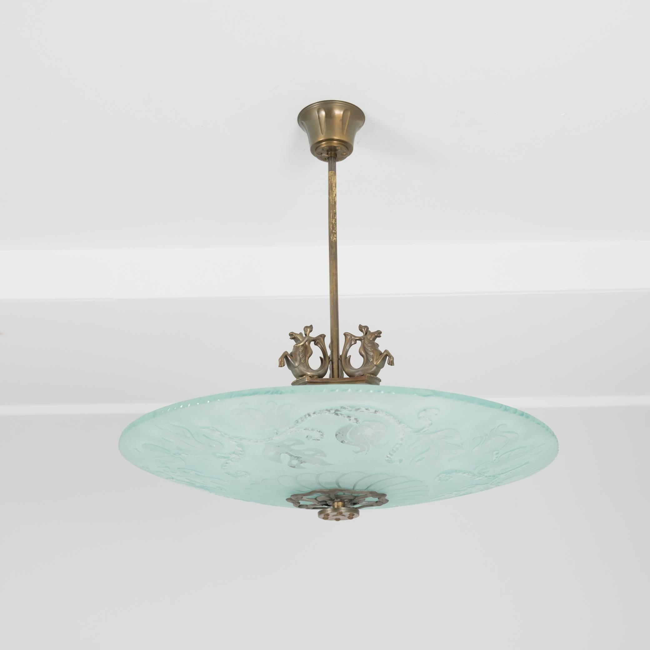 Splendido ciondolo Art Deco in ottone e vetro smerigliato blu, Swedish Grace anni '30 in vendita 3
