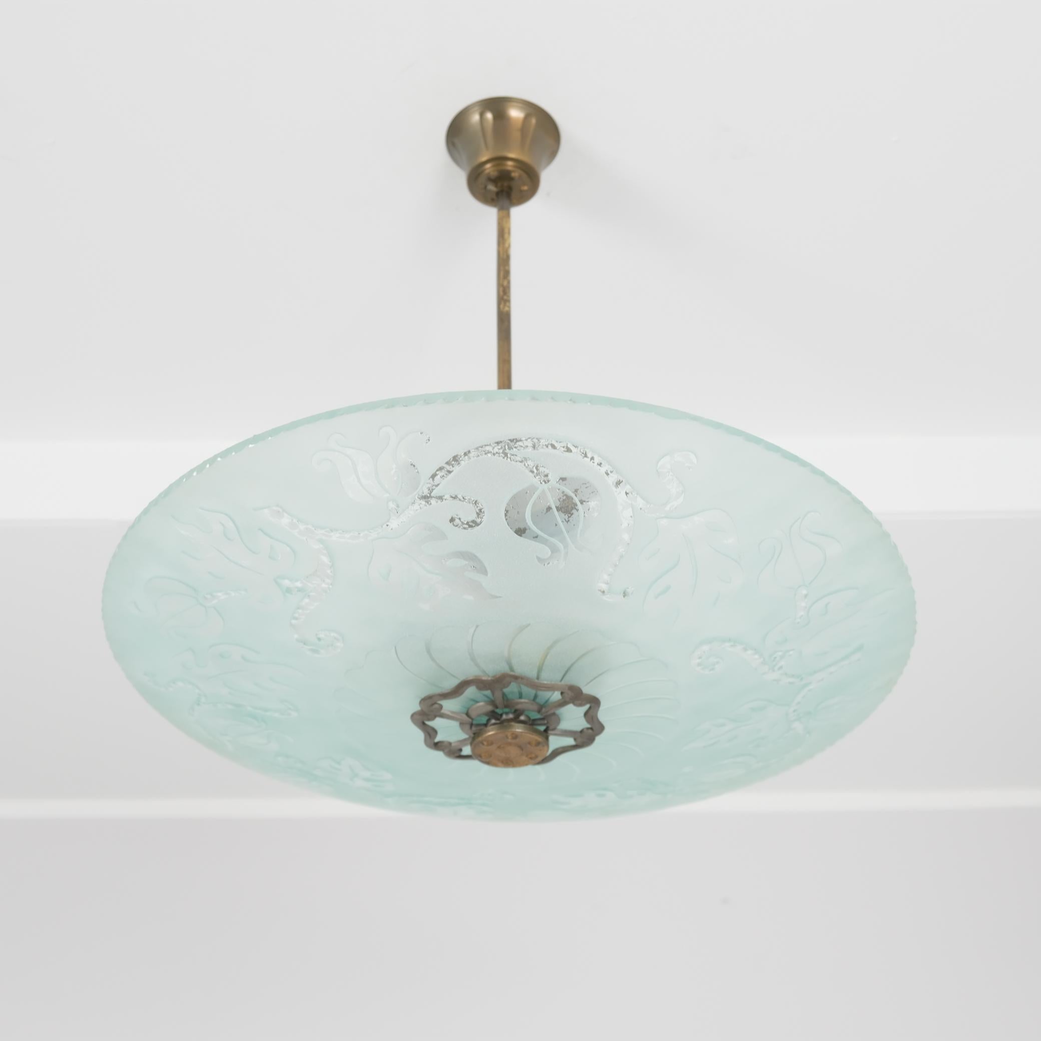 Splendido ciondolo Art Deco in ottone e vetro smerigliato blu, Swedish Grace anni '30 in vendita 4