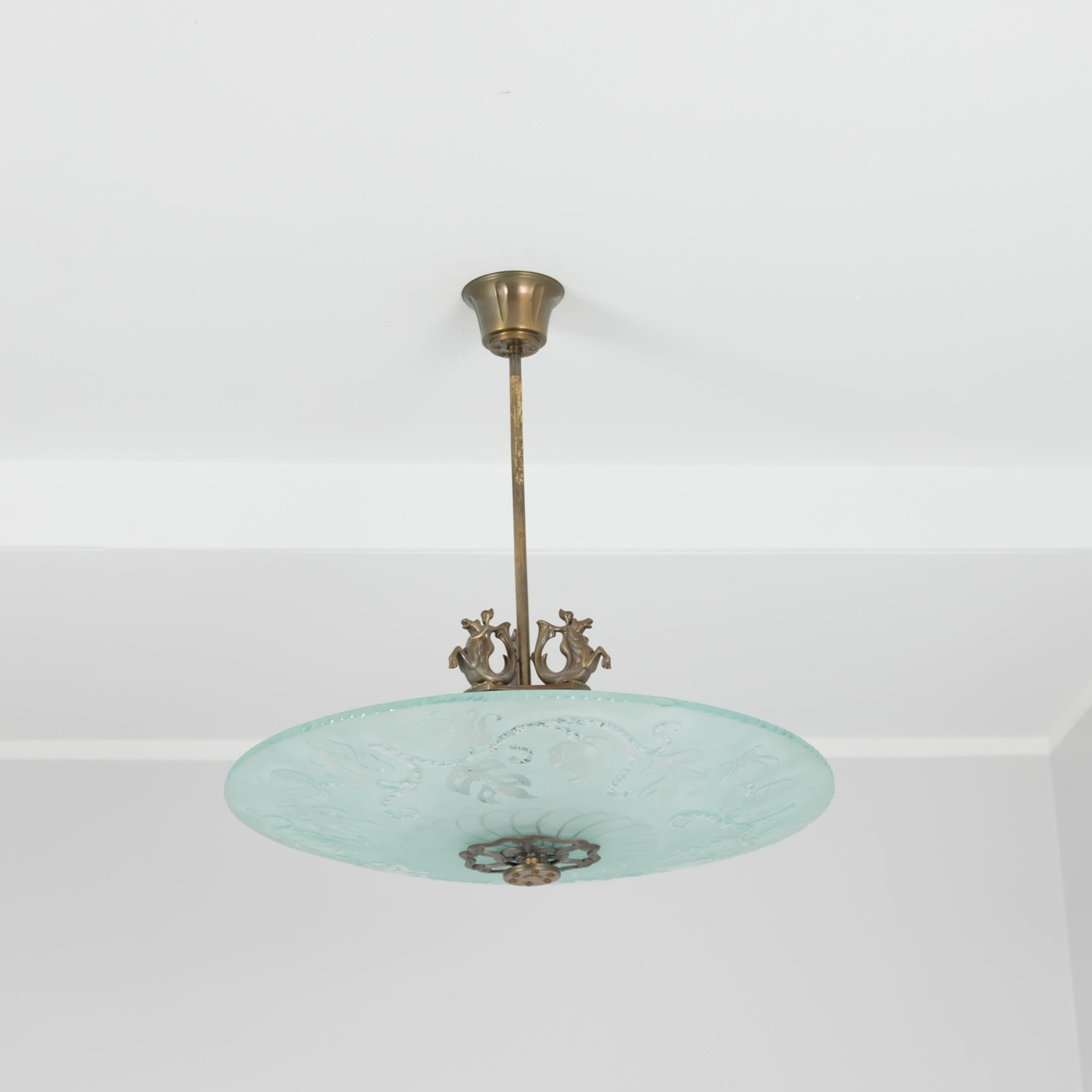 Splendido ciondolo Art Deco in ottone e vetro smerigliato blu, Swedish Grace anni '30 in vendita 8