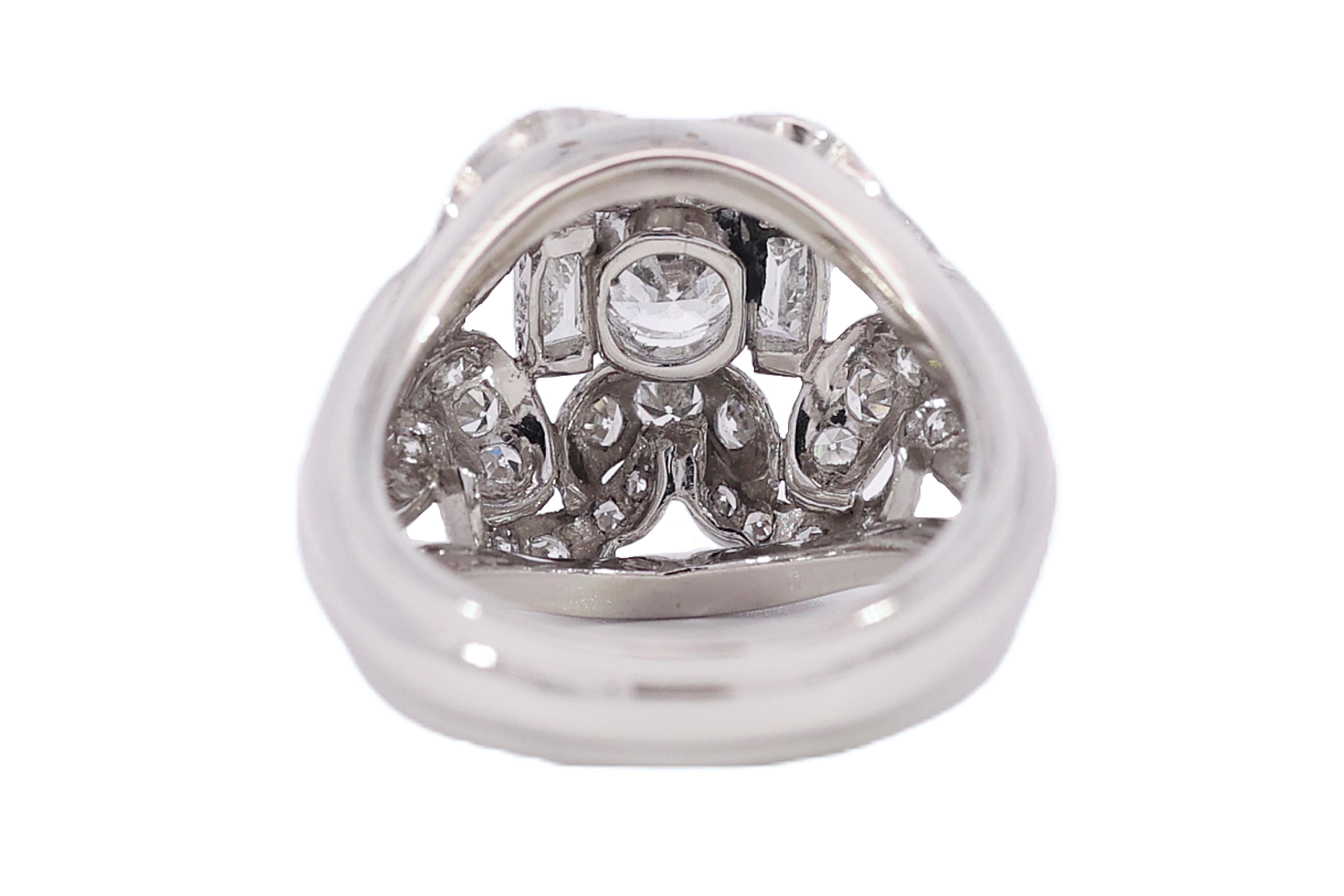 Women's or Men's Gorgeous Art Deco Platinum Ring with Approx. 1.54 Carat Diamonds For Sale