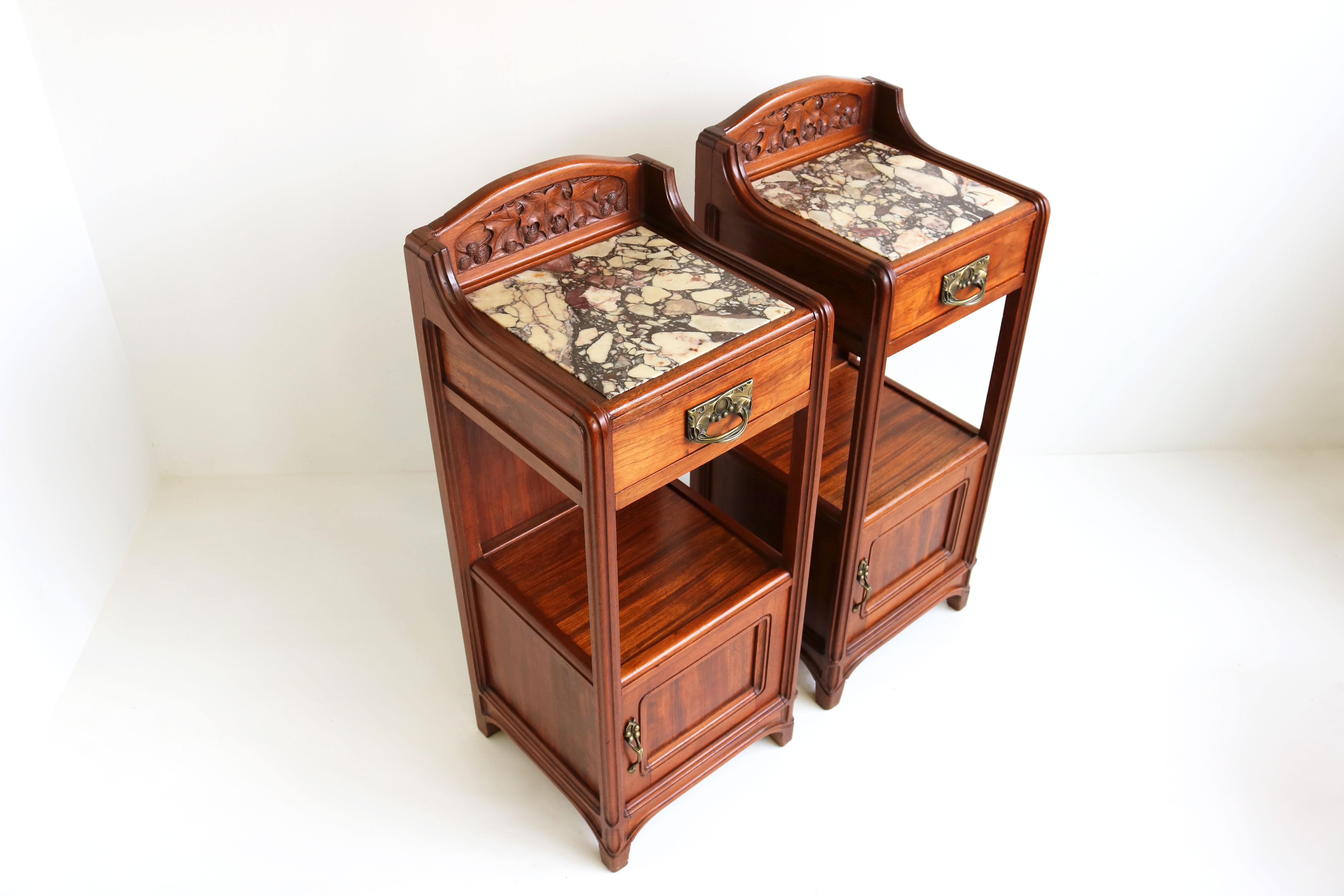 Marbre Magnifique paire de tables de nuit anciennes Art Nouveau/Art Déco Paul Alexandre Dumas en vente