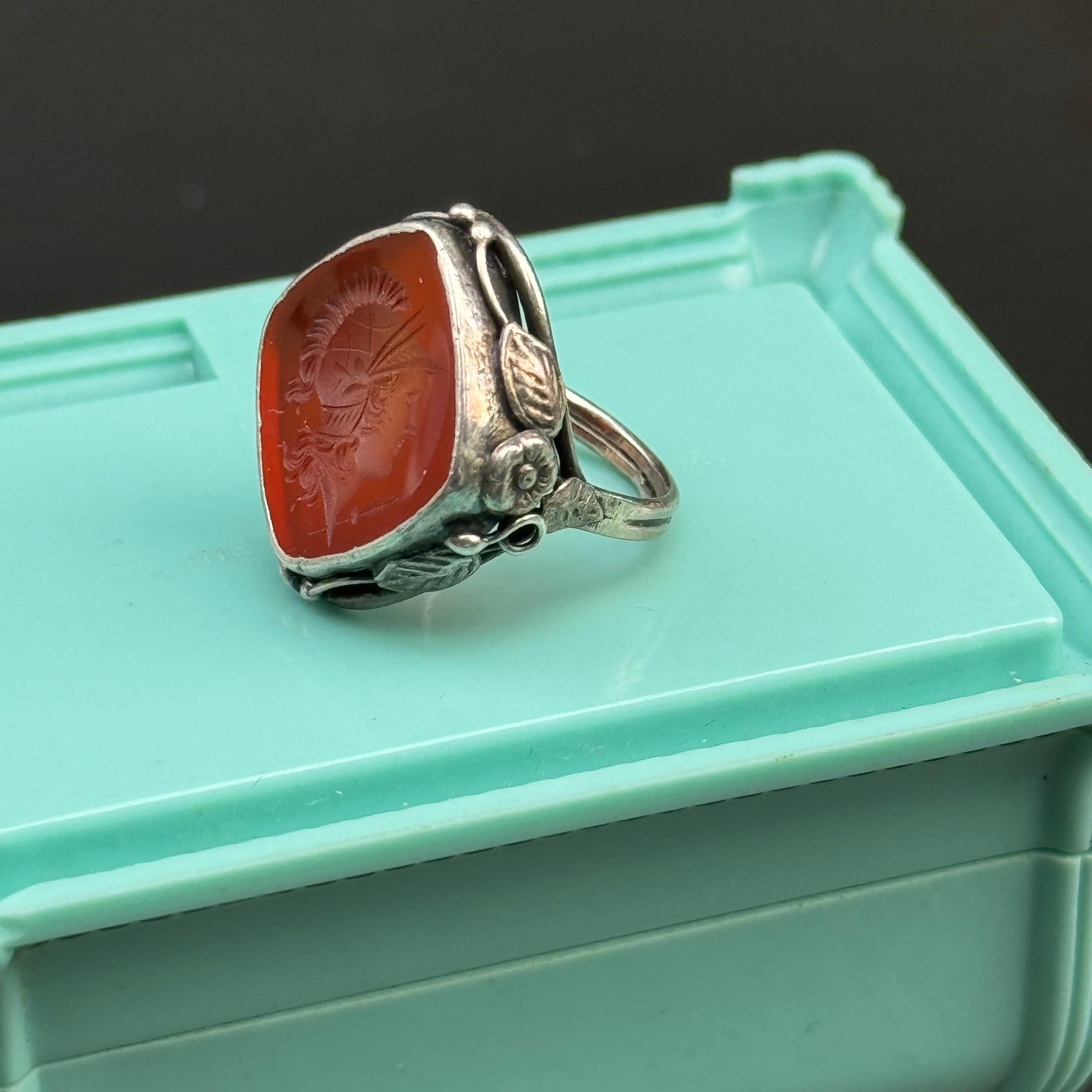 Precioso anillo Arts & Crafts Nouveau de plata de ley tallada Ca Artes y manualidades en venta