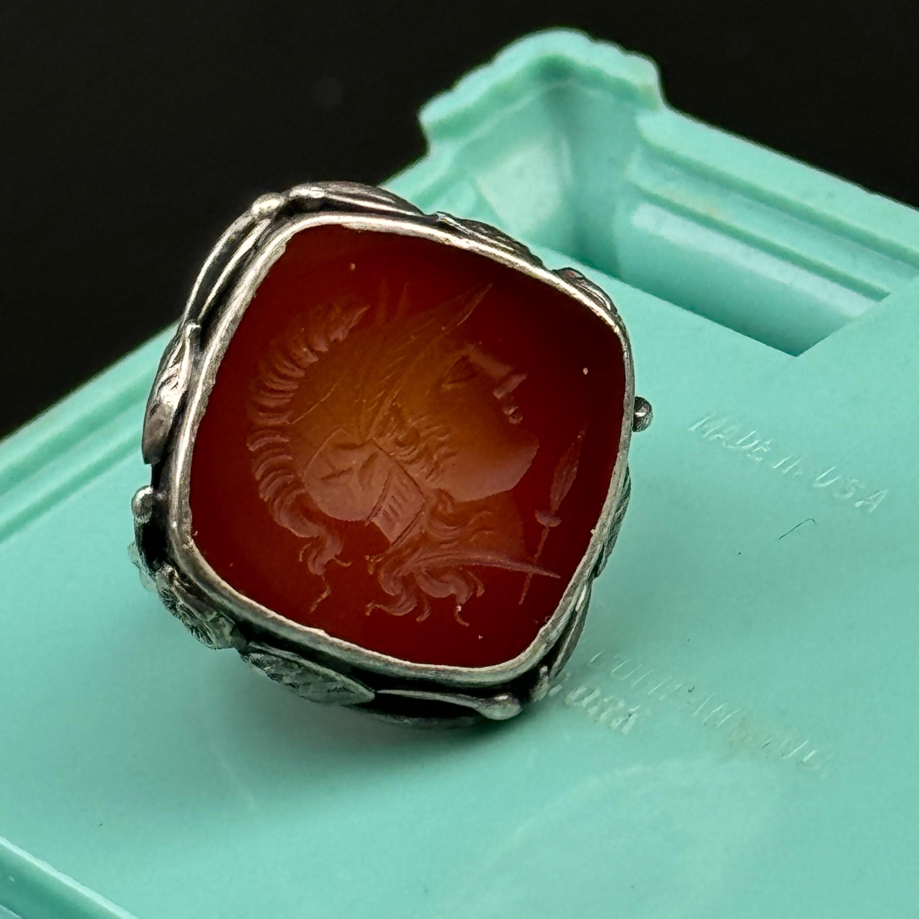 Precioso anillo Arts & Crafts Nouveau de plata de ley tallada Ca en Bueno estado para la venta en Monroe Township, NJ