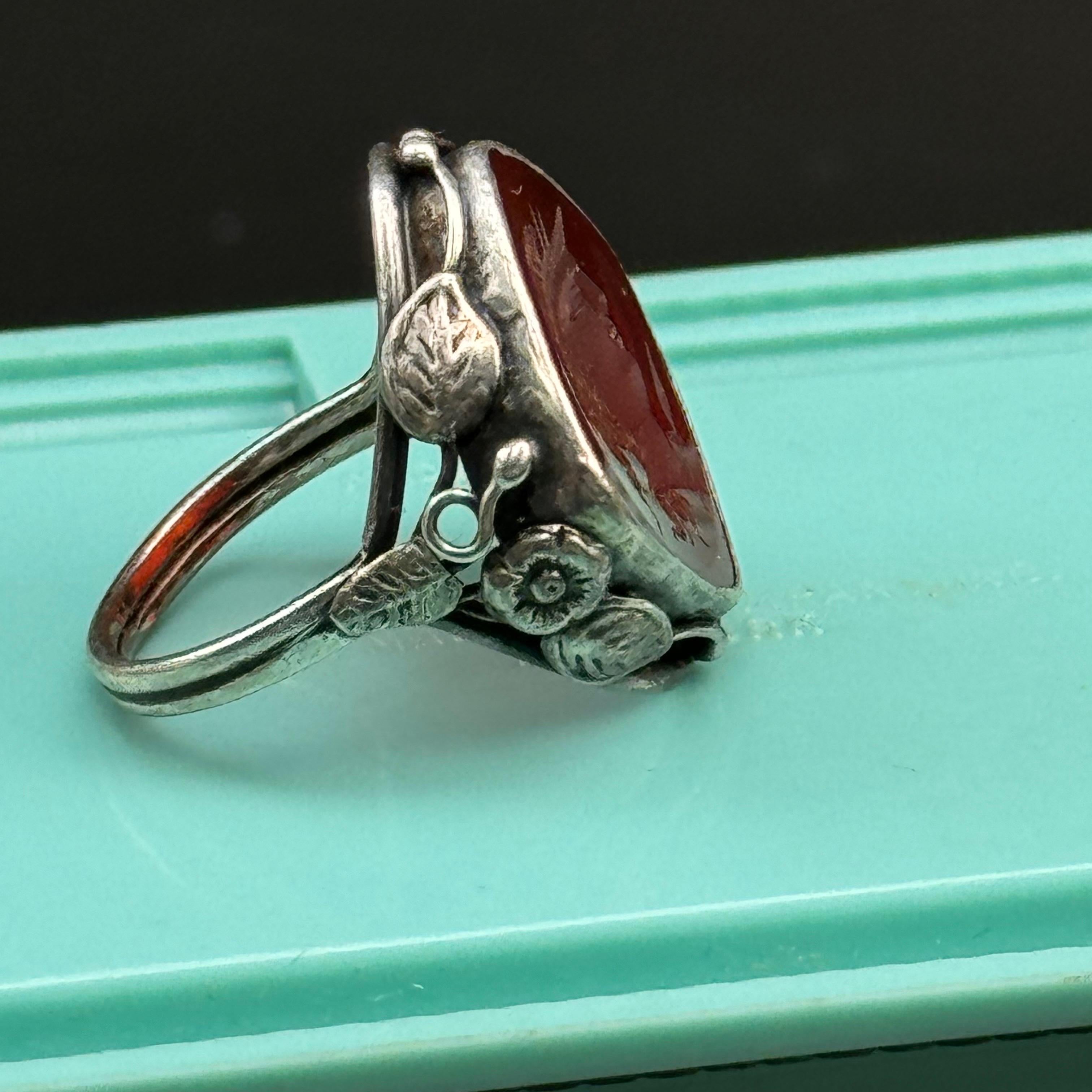 Femenino o masculino Precioso anillo Arts & Crafts Nouveau de plata de ley tallada Ca en venta