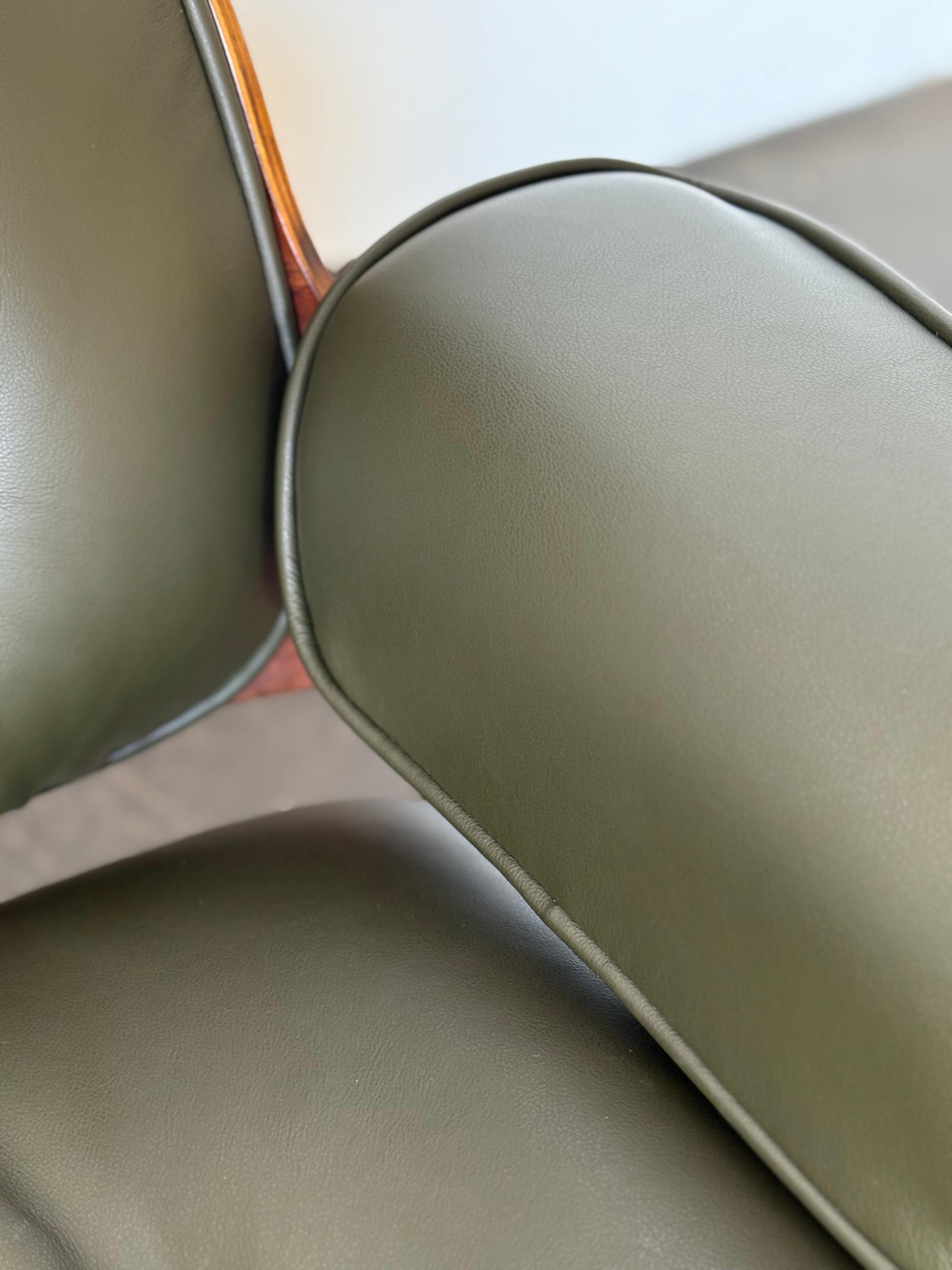 Wunderschöner Avocado Eames-Loungesessel und Ottomane im Angebot 6