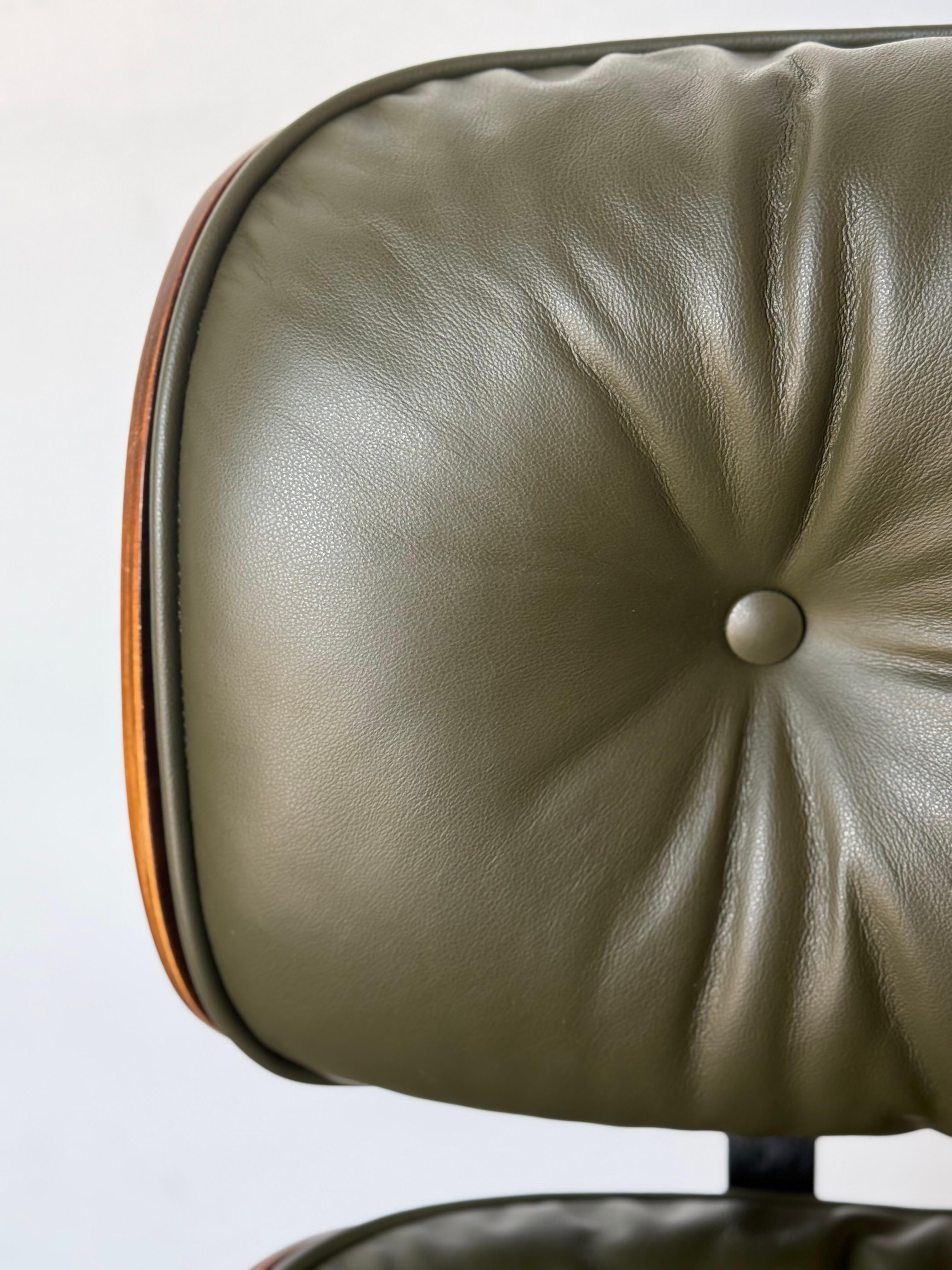 Wunderschöner Avocado Eames-Loungesessel und Ottomane im Angebot 7
