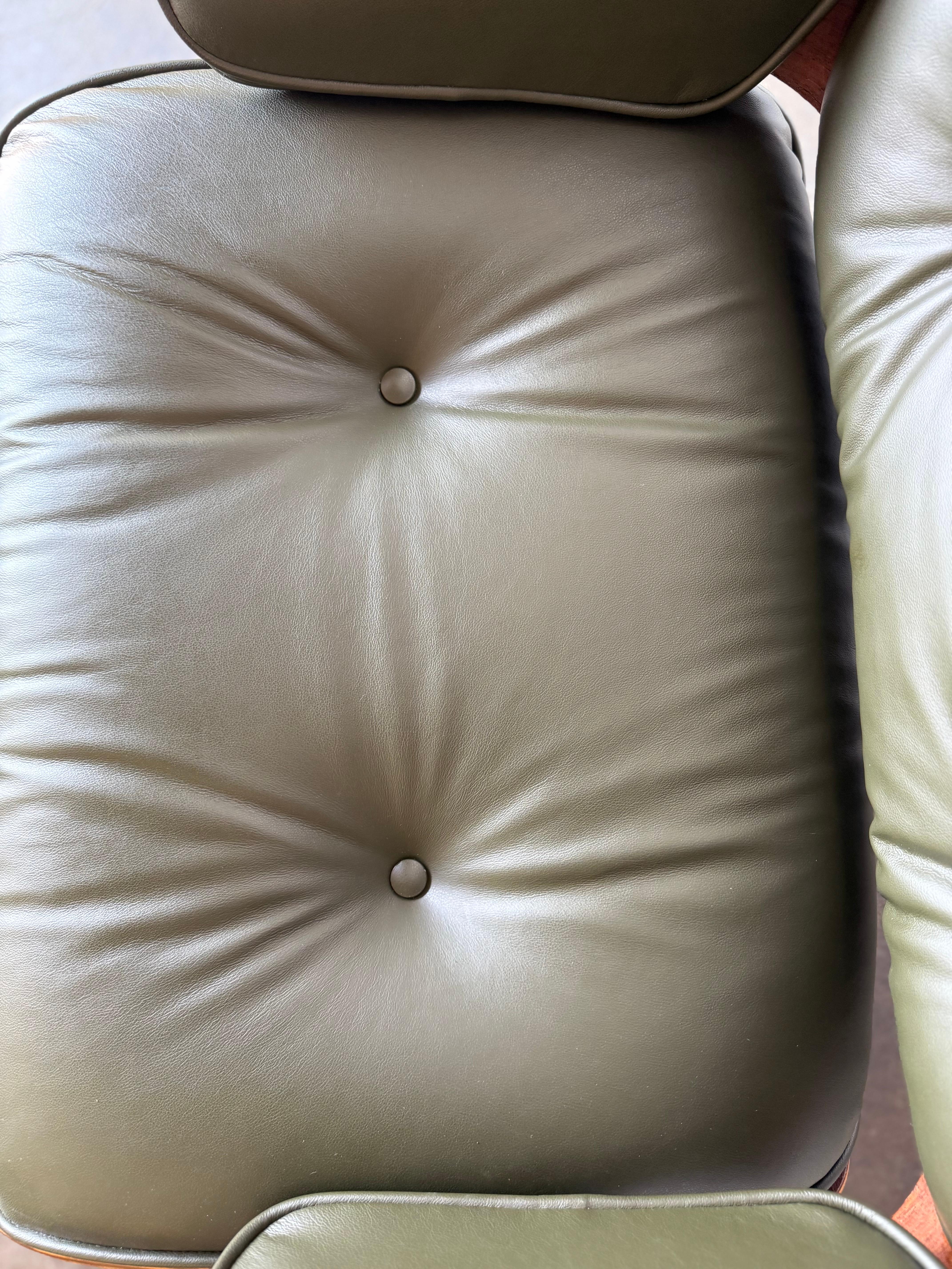 Wunderschöner Avocado Eames-Loungesessel und Ottomane im Angebot 9