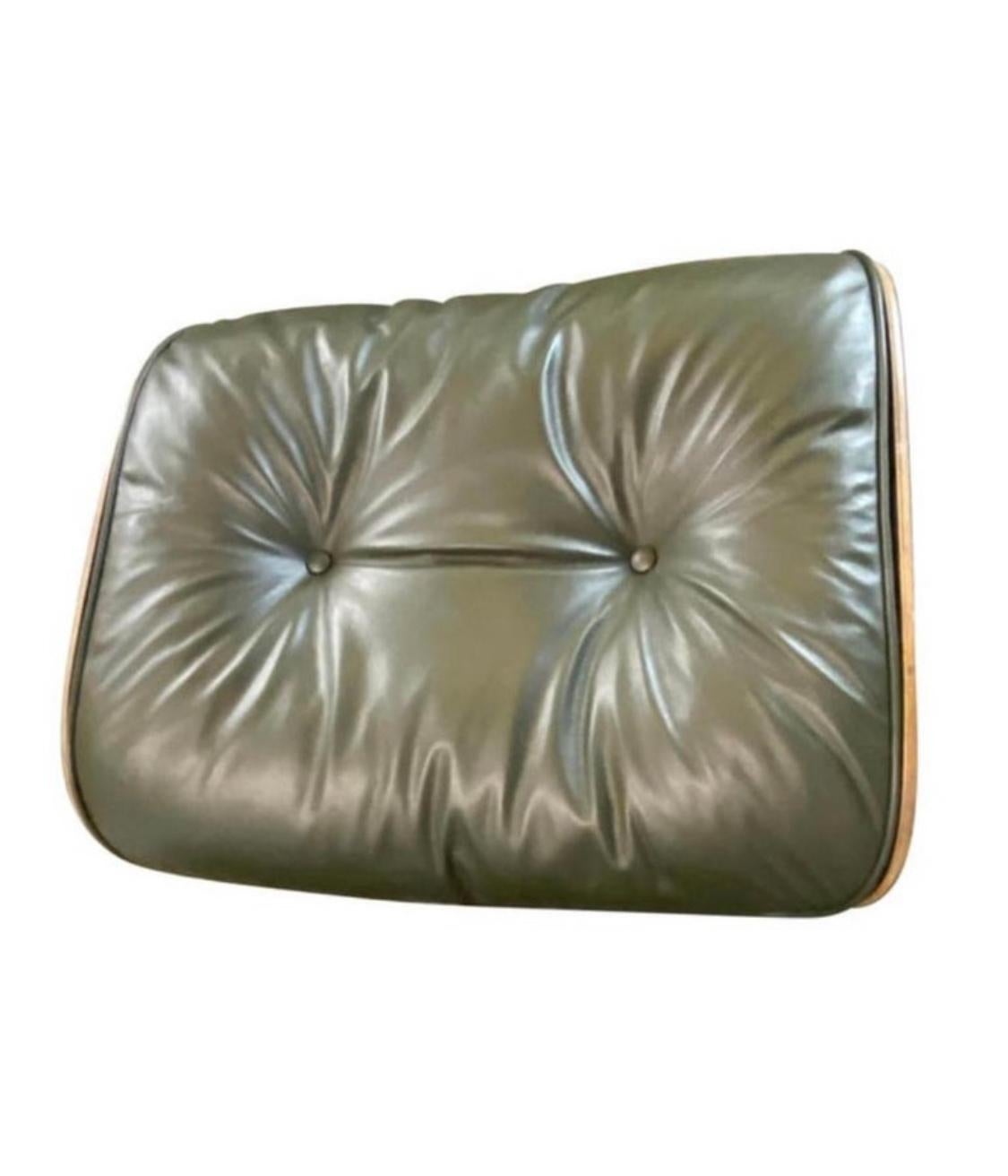 Magnifique fauteuil de salon et pouf Eames Avocado en vente 1