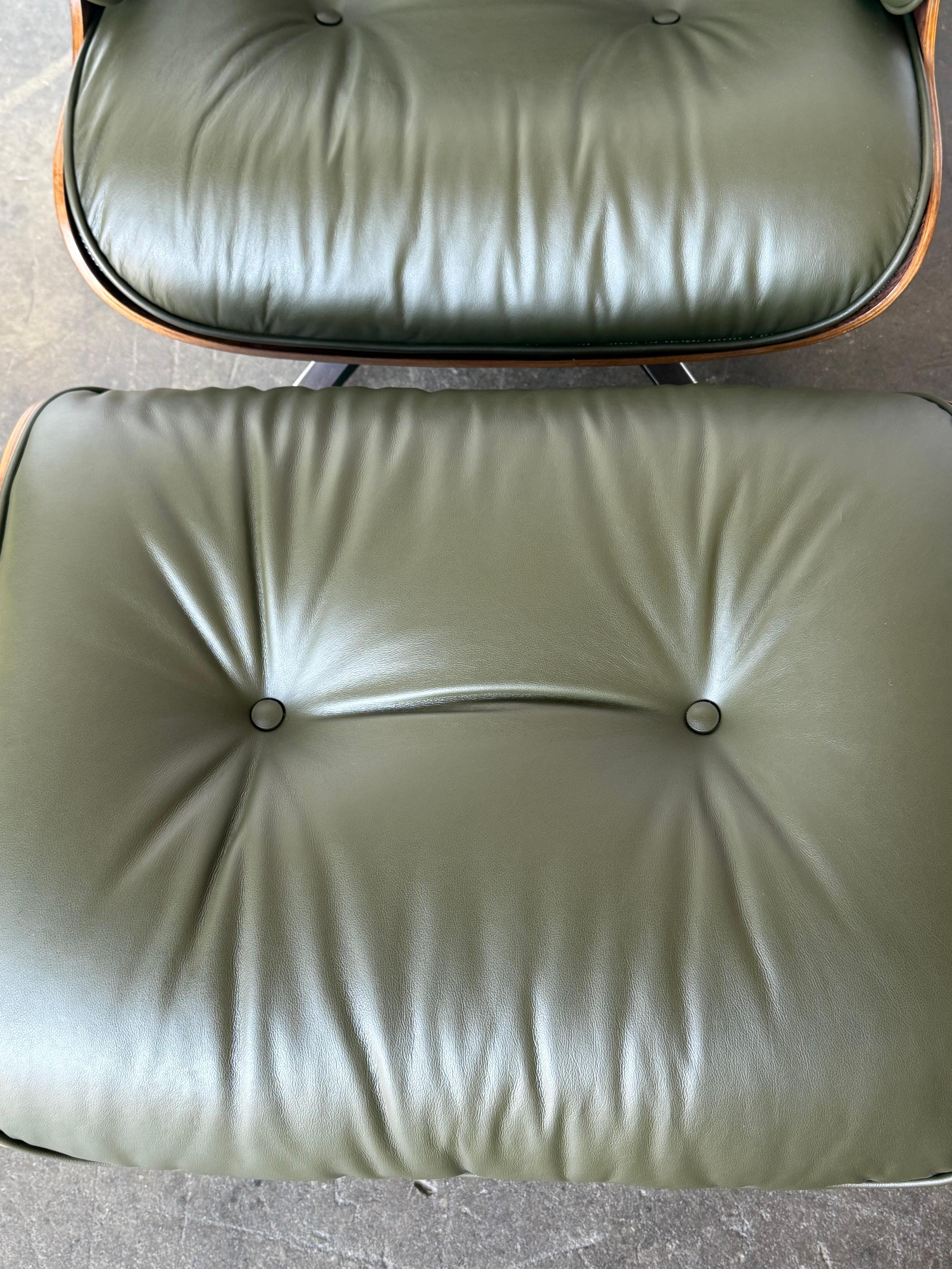 Wunderschöner Avocado Eames-Loungesessel und Ottomane im Angebot 1