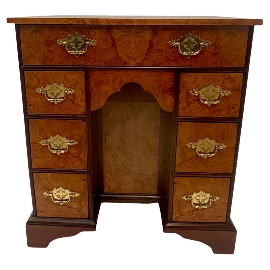 Gorgeous Baker Stately Homes Collection Queen Anne Walnut & Burl Commode For Sale