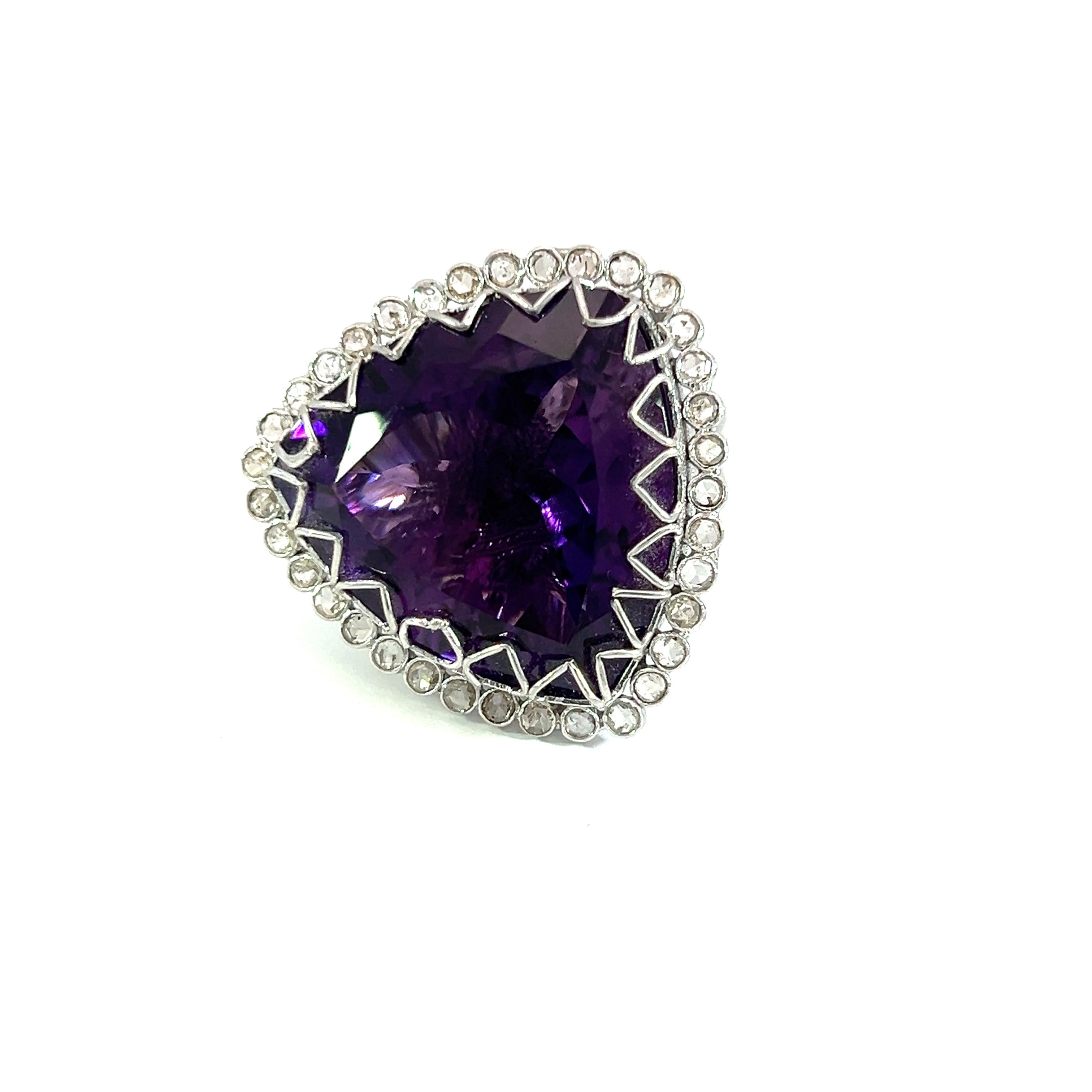 De las mujeres Precioso anillo grande Amatista natural y diamante en venta