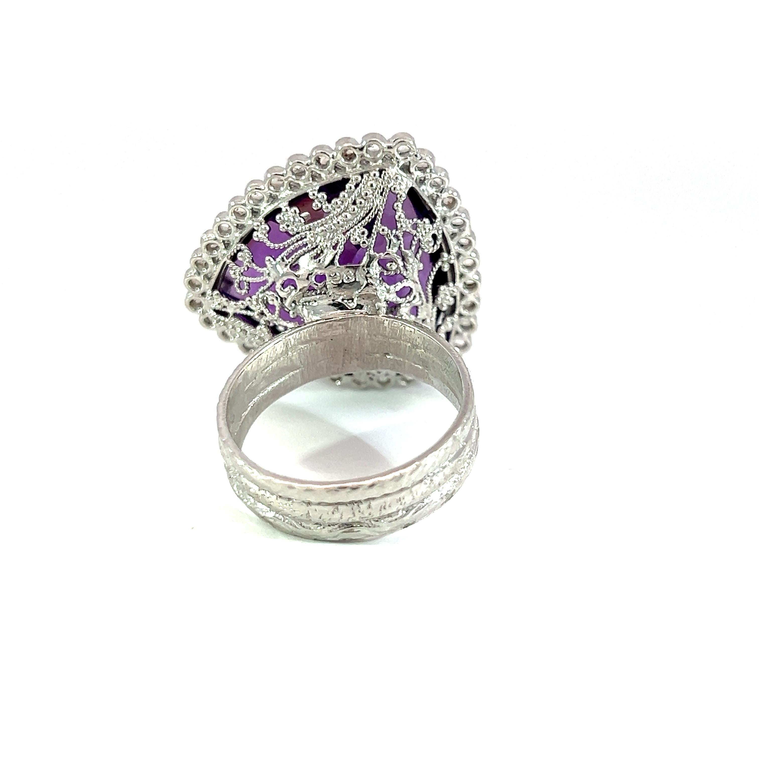 Precioso anillo grande Amatista natural y diamante en venta 1