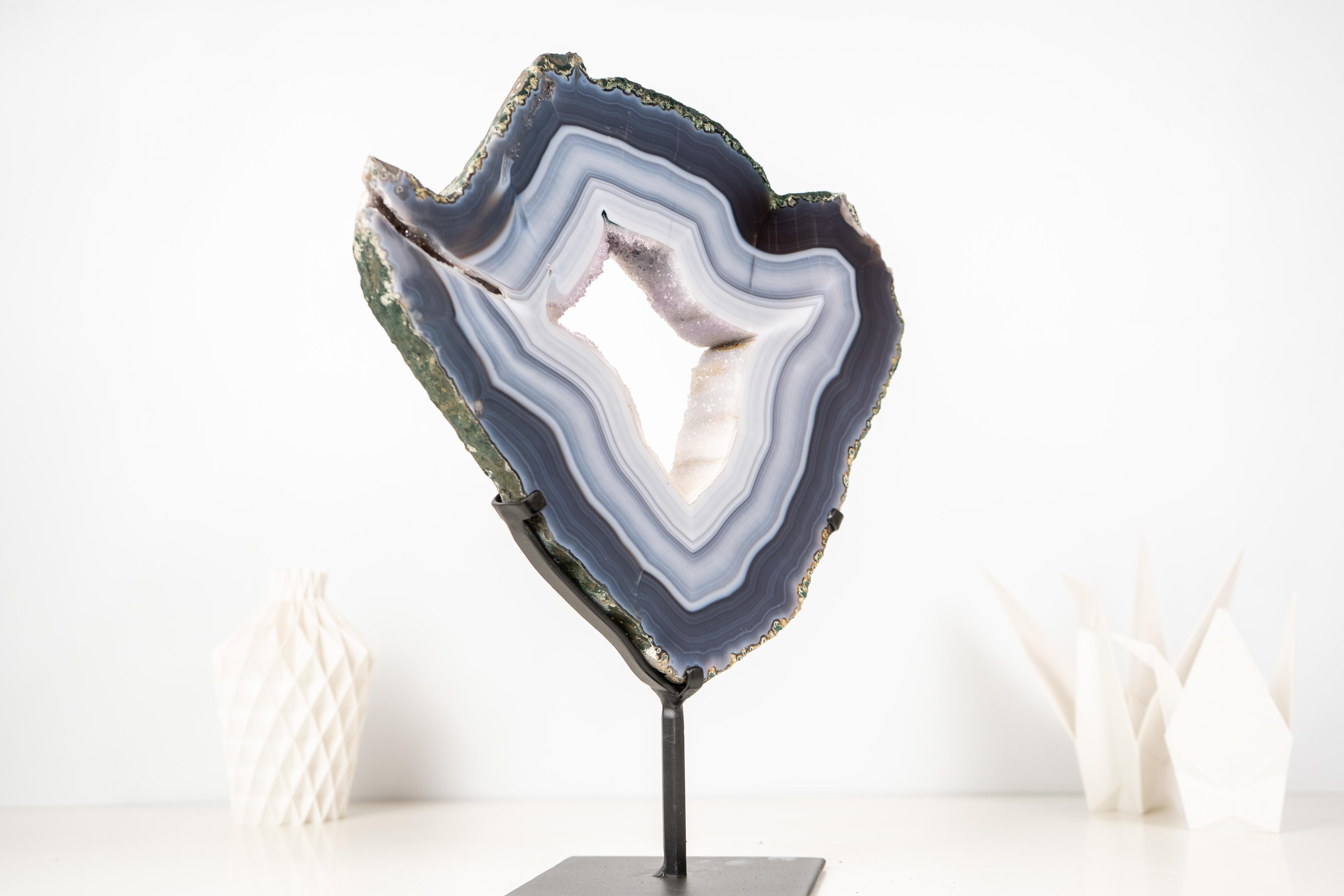 Gorgeous Blue and White Lace Agate Geode with Sparkly White Druzy Galaxy In New Condition For Sale In Ametista Do Sul, BR