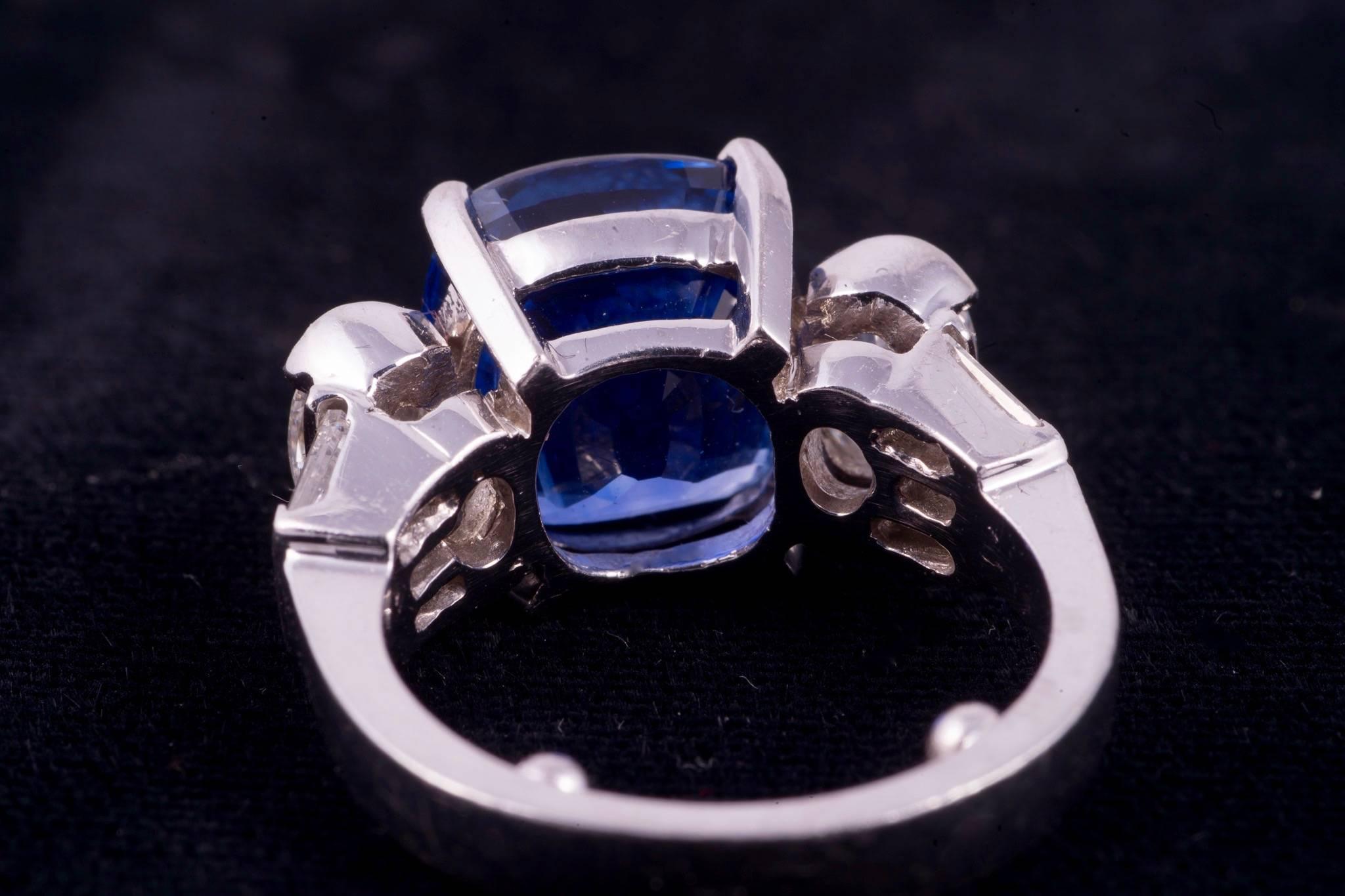 Contemporary Gorgeous Blue Sapphire and Diamond Ring