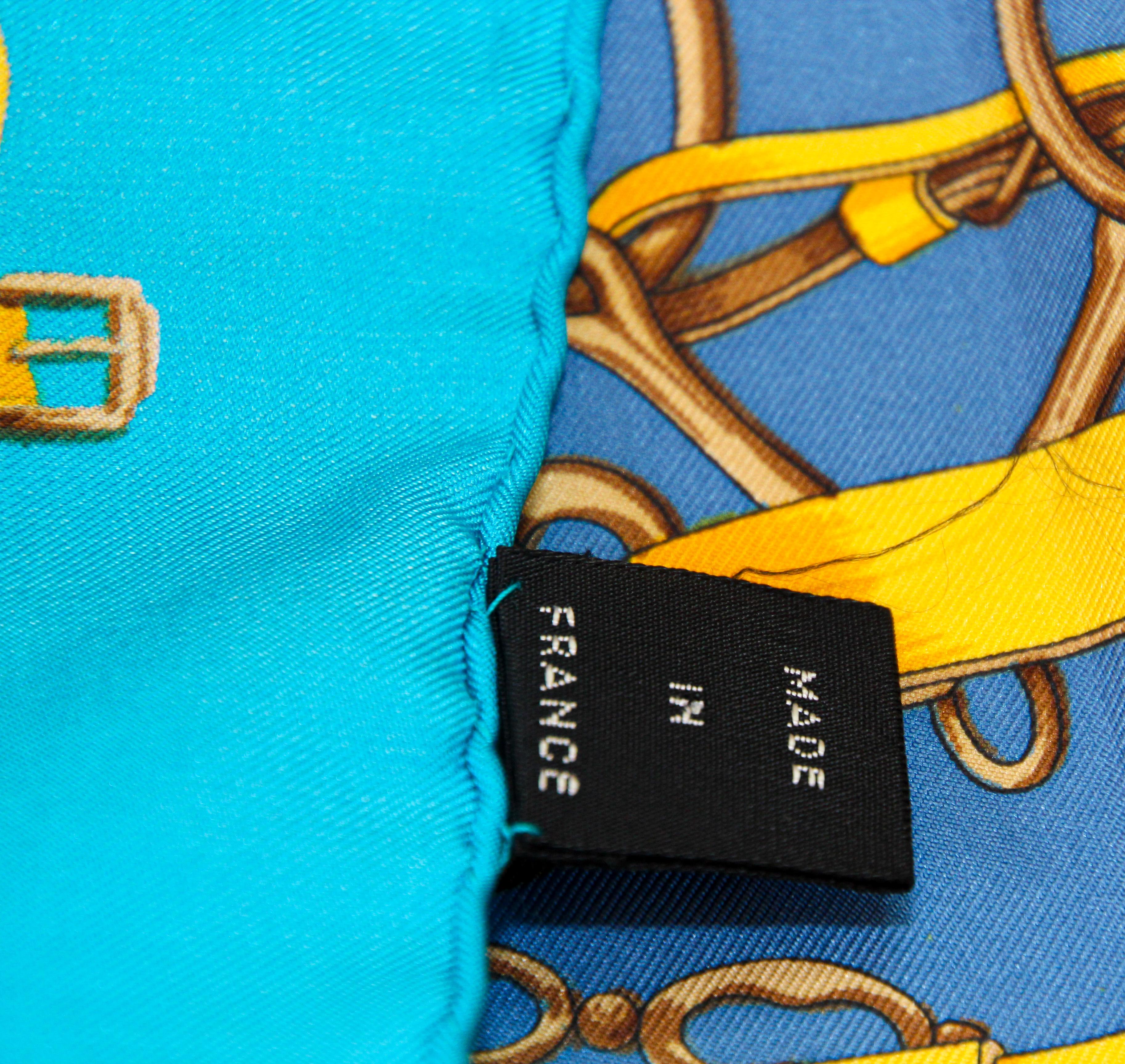 Magnifique écharpe Sellier en soie bleue par Erre France en vente 2