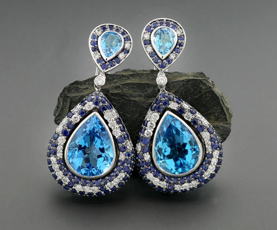 Gorgeous Blue Topaz Sapphir Diamonds 32.70 carat Earrings 18 Karat White Gold In New Condition For Sale In München, DE