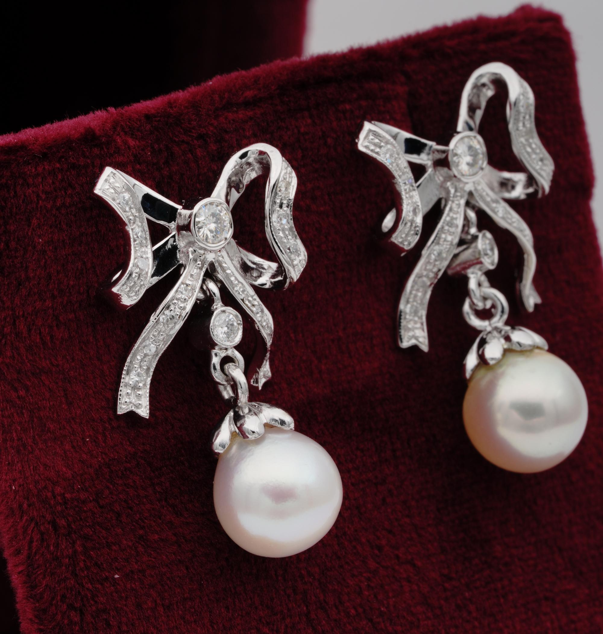 Bow Earrings .60 Carat Diamond, Cultured Sea Pearl 18 Karat Gold Earrings In Good Condition For Sale In Napoli, IT