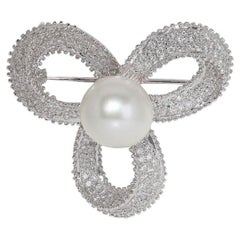 Gorgeous Brooch with Pearl Center Stone and Diamonds